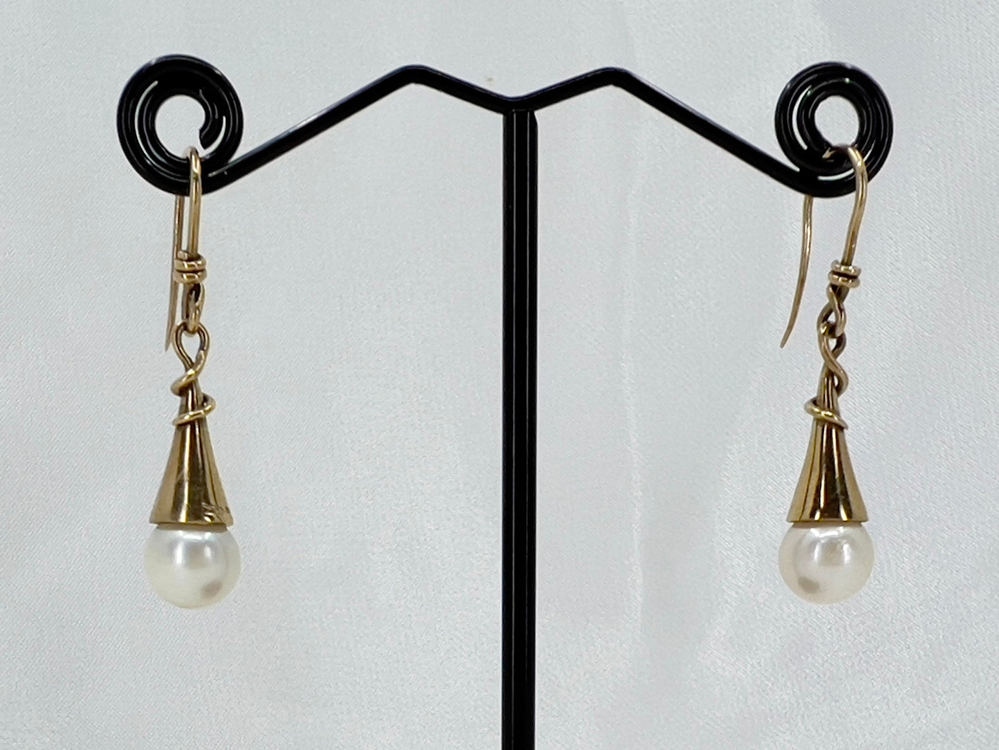 Pearl drop earrings in 9ct gold Hudsons Estate Jewellery