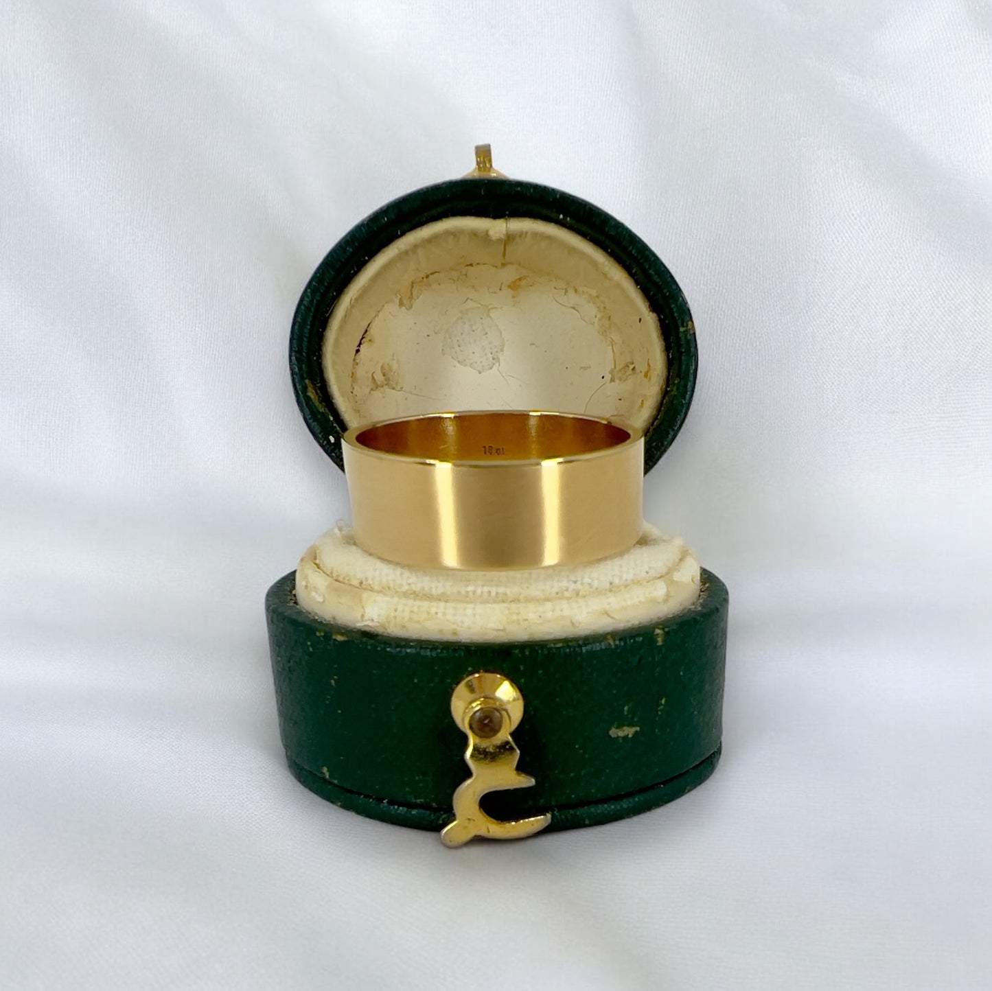 18ct wide band ring Hudsons Estate Jewellery