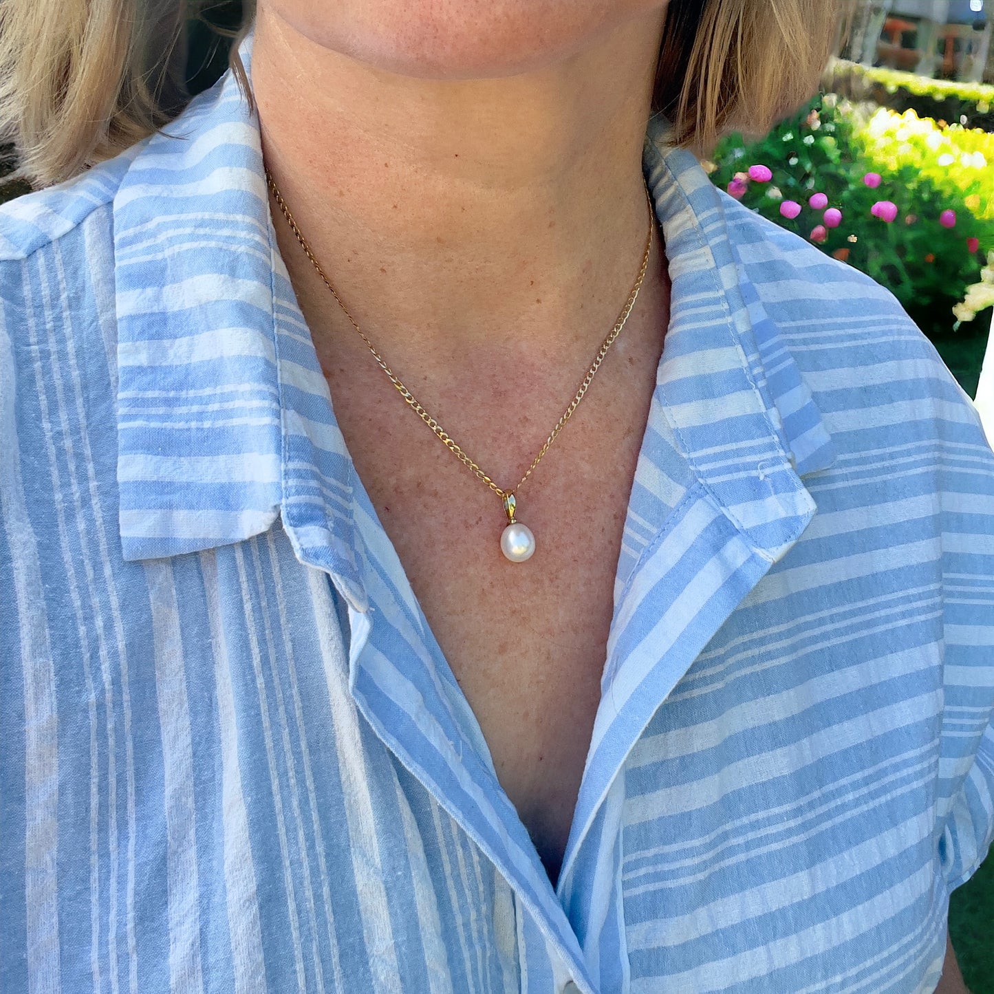 Freshwater pearl pendant