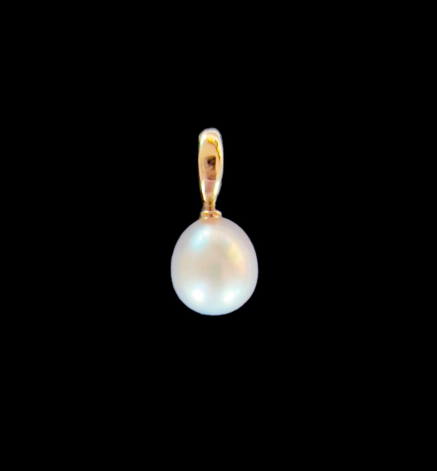 Freshwater pearl pendant