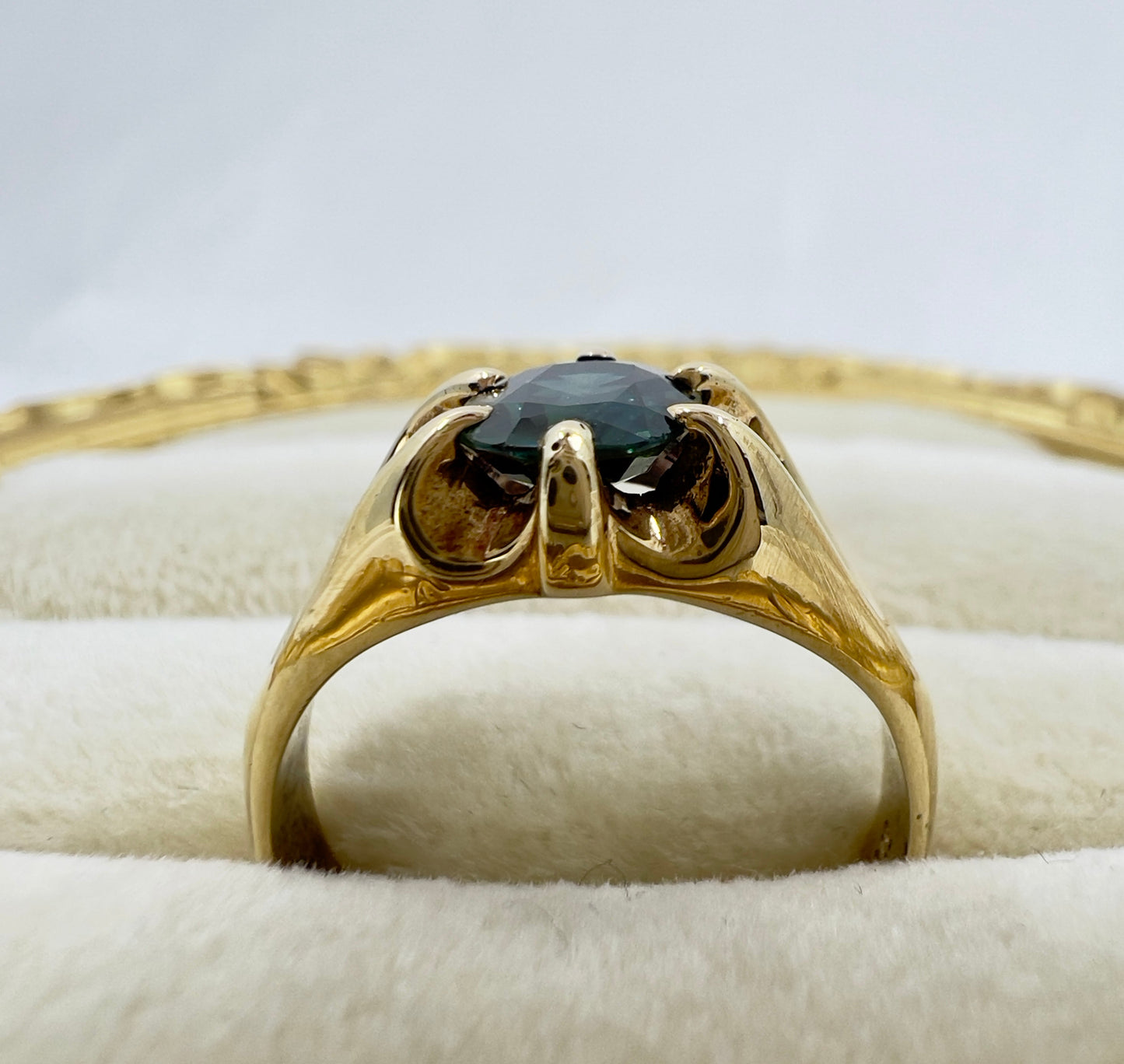 Vintage teal sapphire and 9ct gold ring Hudsons Estate Jewellery