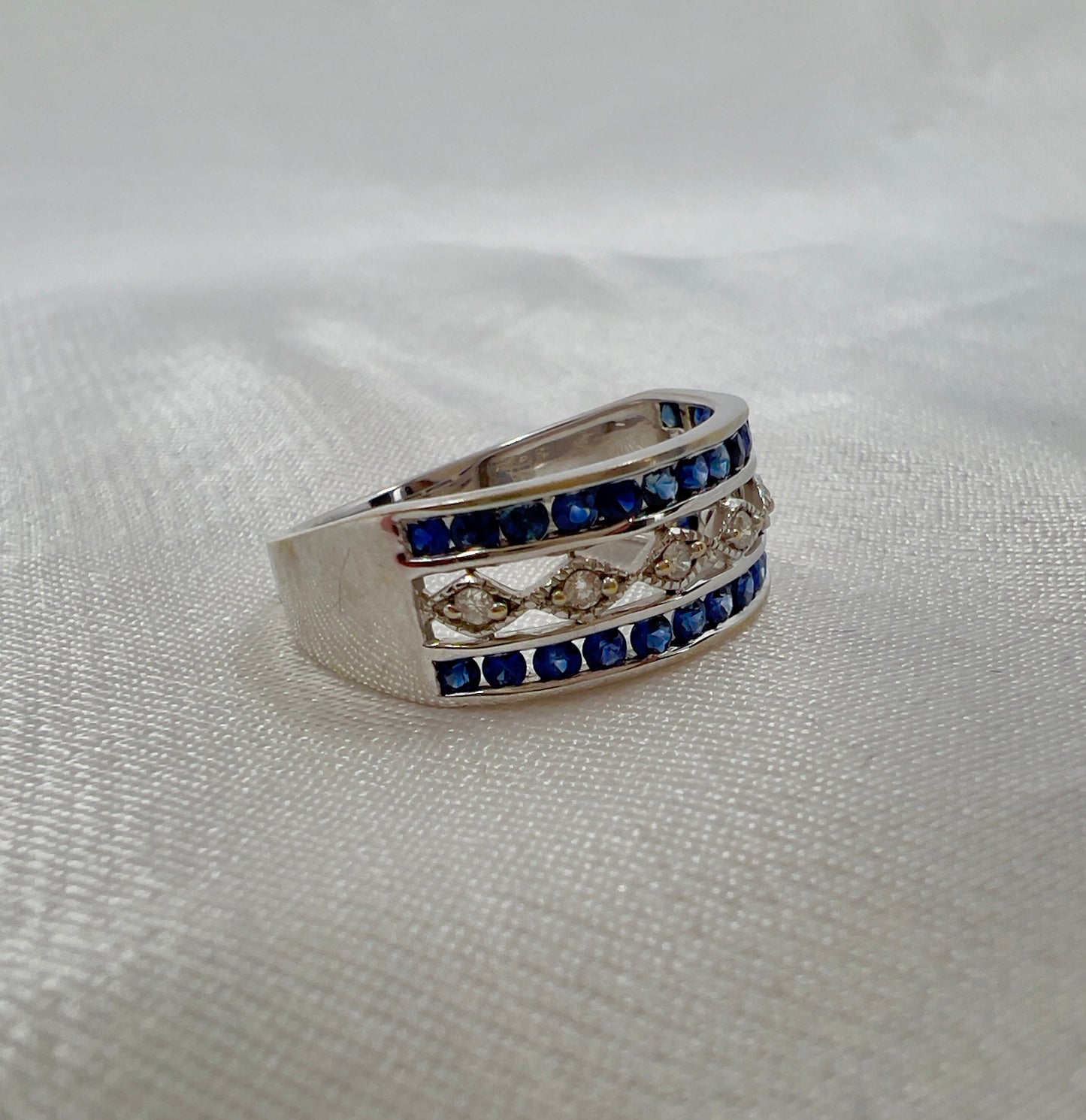 Sapphire & diamond ring in 18ct white gold Hudsons Estate Jewellery