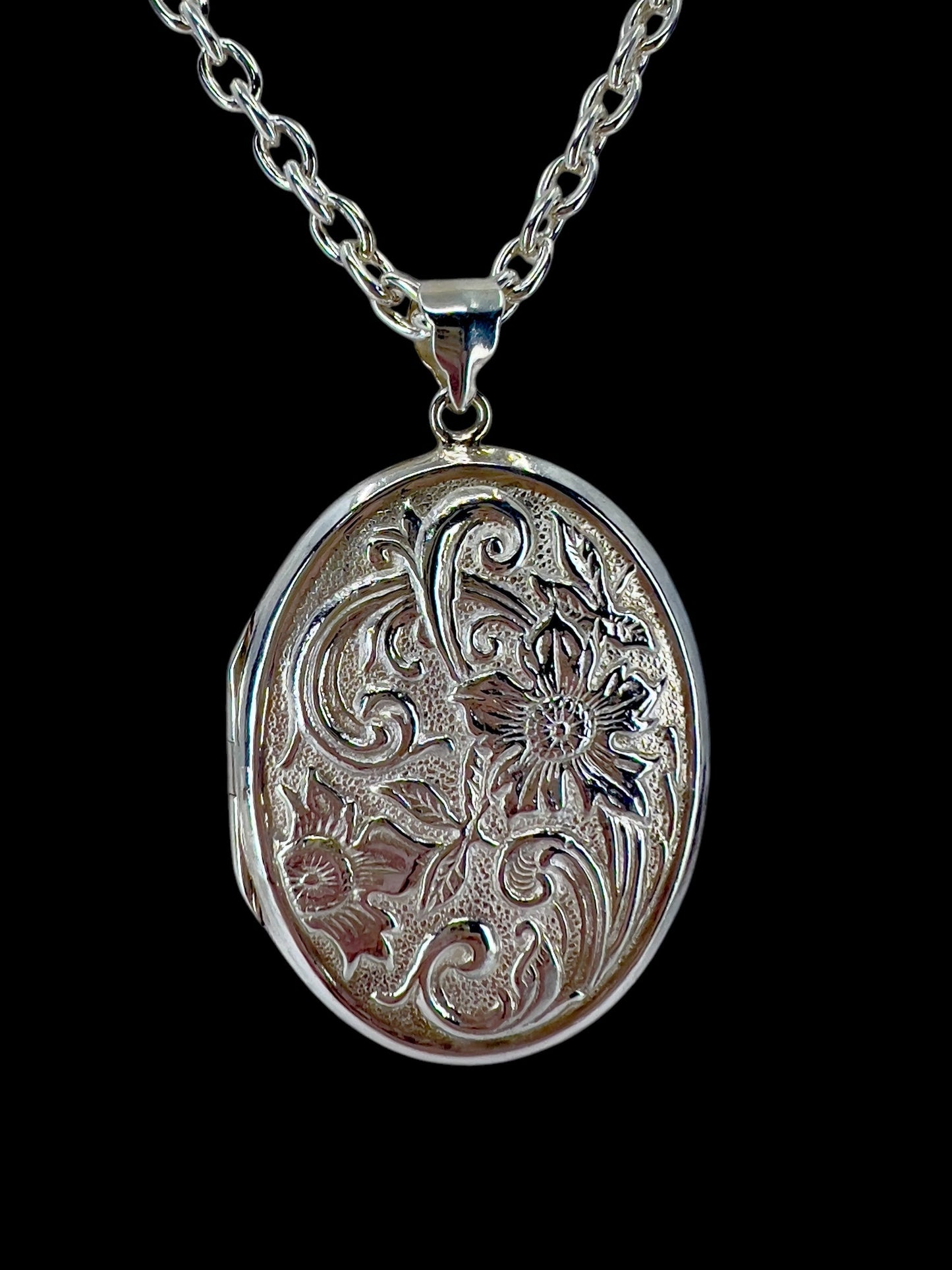 Sterling silver locket with chain Hudsons Estate Jewellery