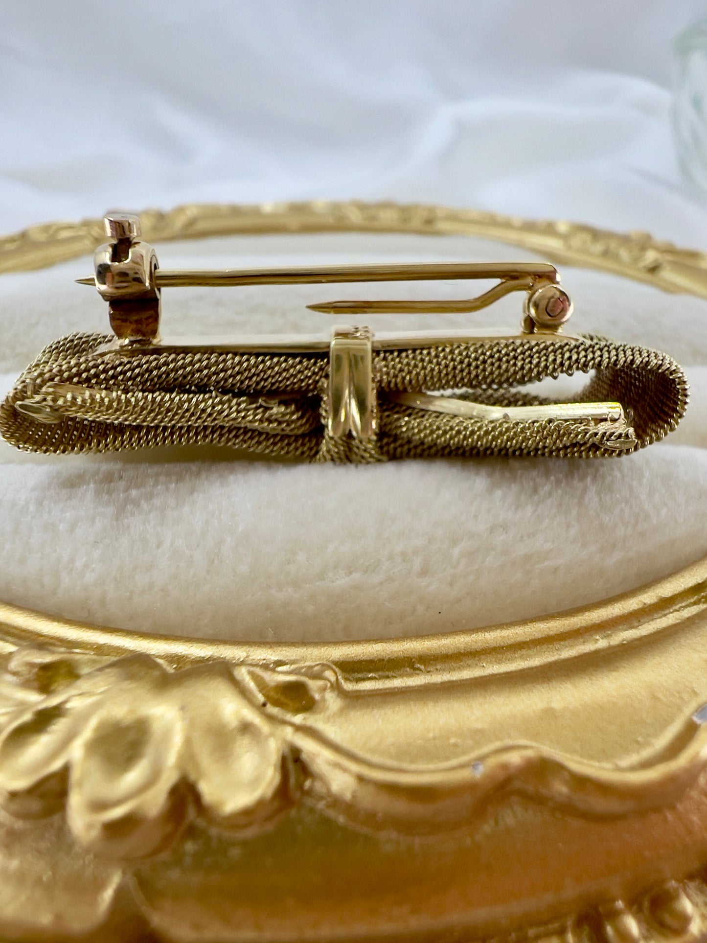 Vintage 15ct gold bow brooch Hudsons Estate Jewellery