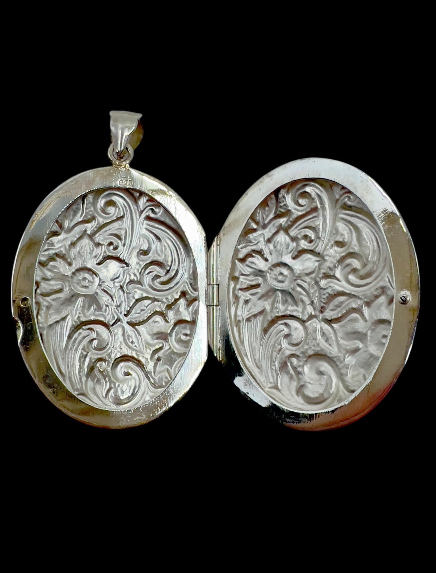 Sterling silver locket with chain Hudsons Estate Jewellery