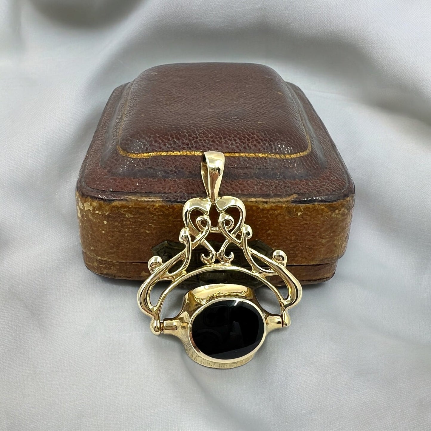 Vintage bloodstone, onyx & agate spinning fob Hudsons Estate Jewellery