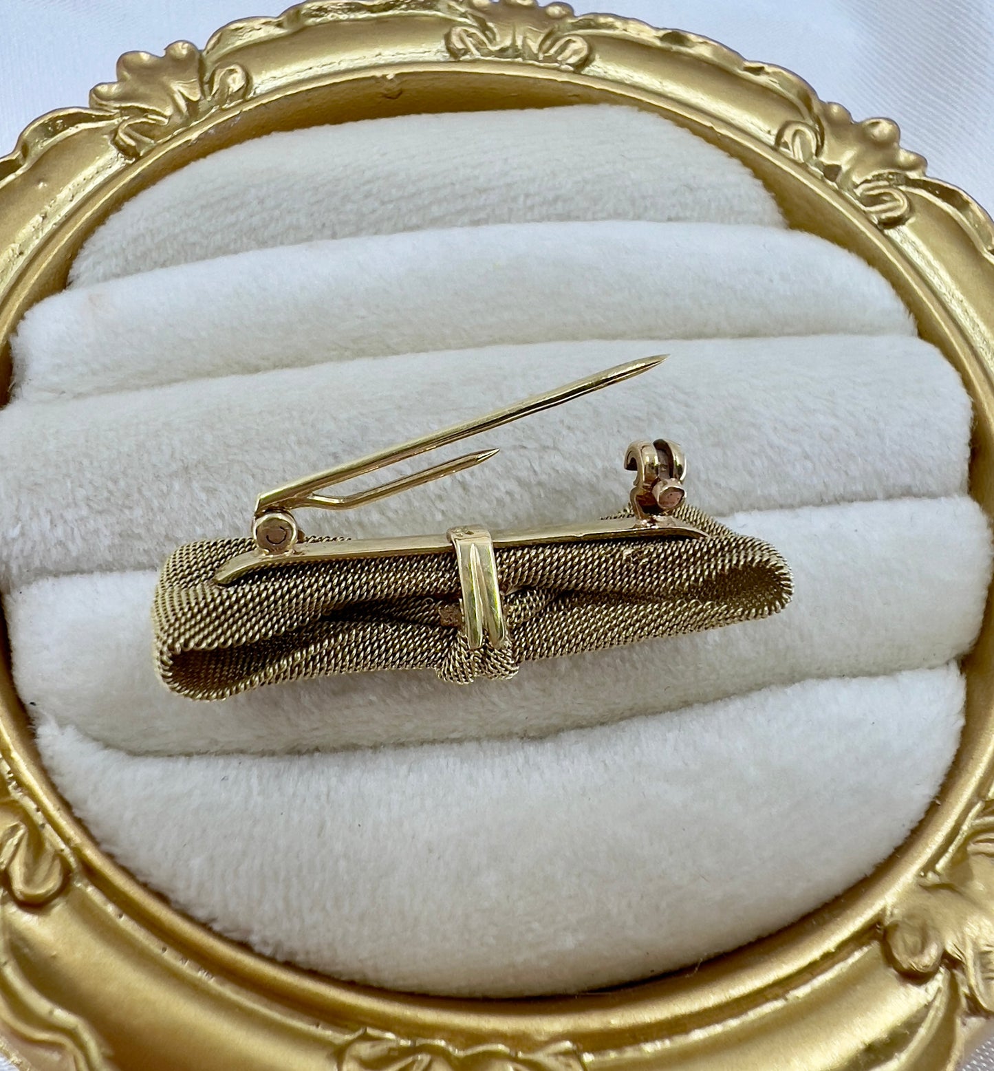 Vintage 15ct gold bow brooch Hudsons Estate Jewellery