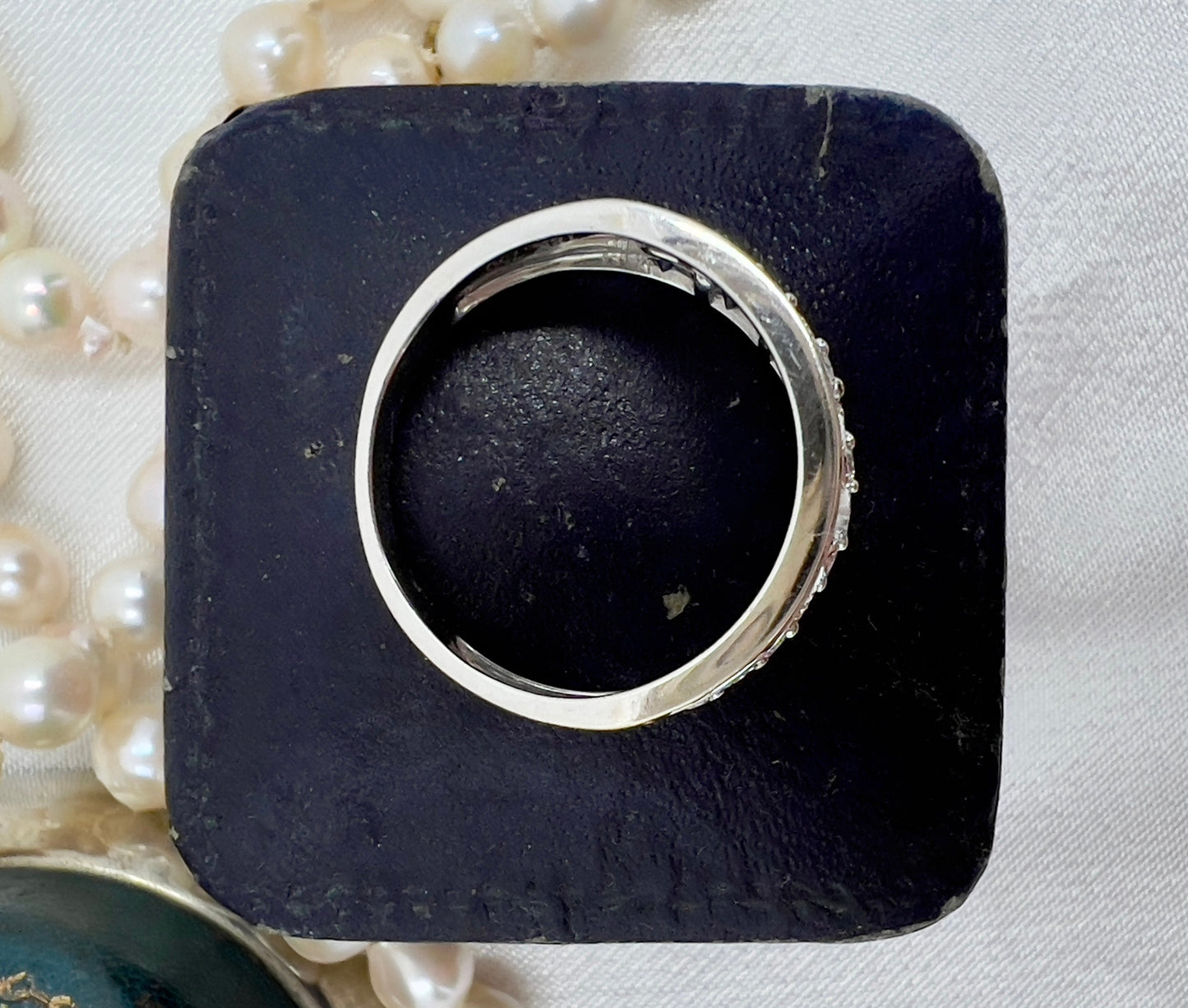 Sapphire & diamond ring in 18ct white gold Hudsons Estate Jewellery