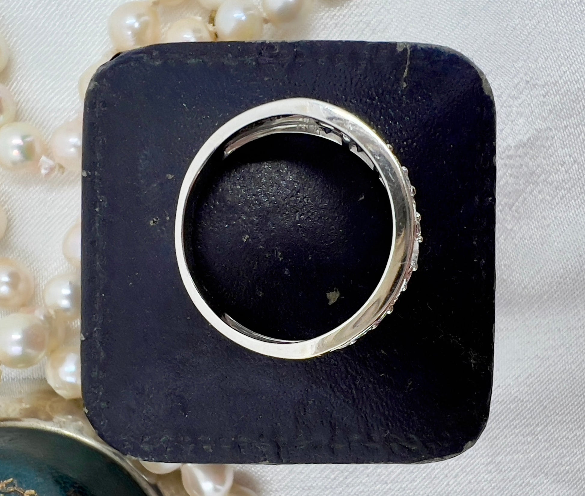 Sapphire & diamond ring in 18ct white gold Hudsons Estate Jewellery