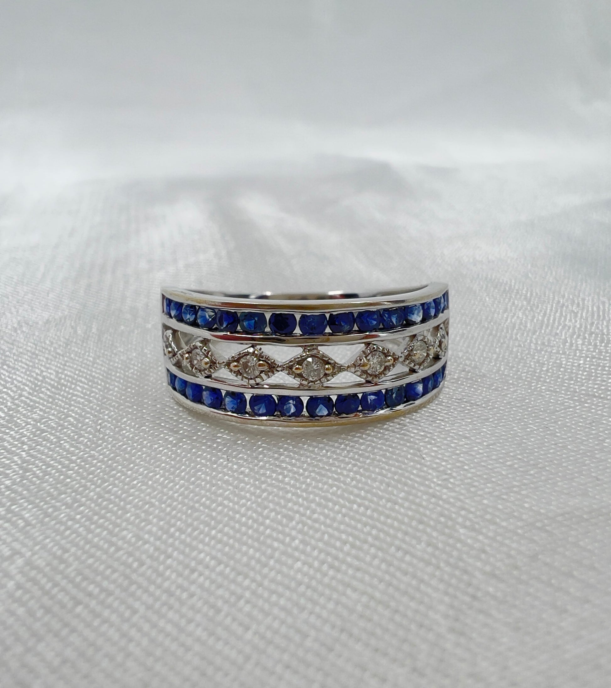 Sapphire & diamond ring in 18ct white gold Hudsons Estate Jewellery