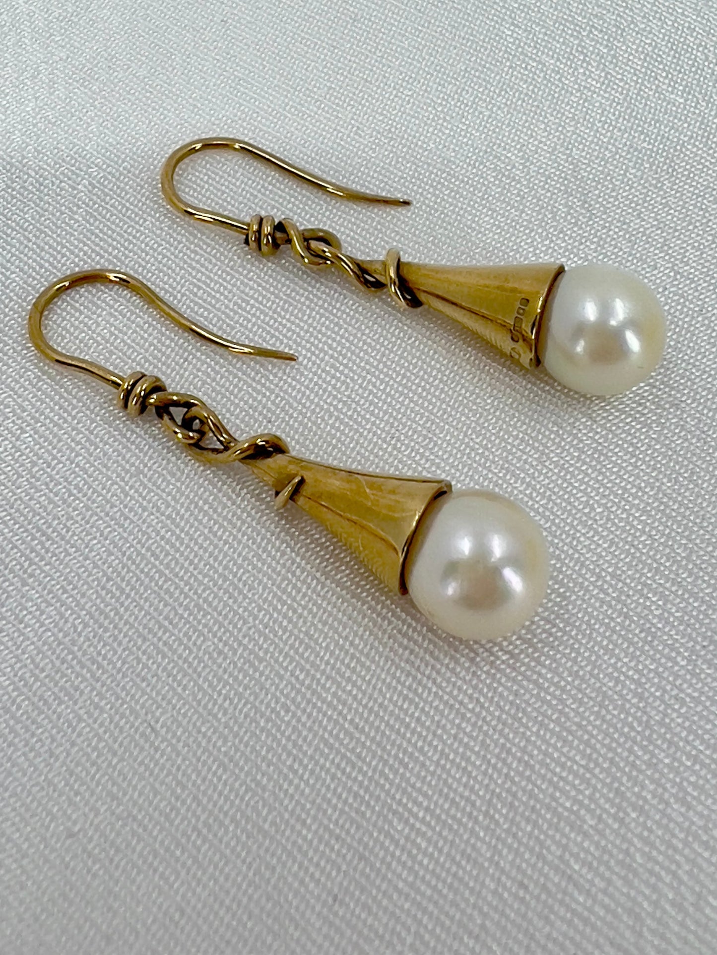 Pearl drop earrings in 9ct gold Hudsons Estate Jewellery