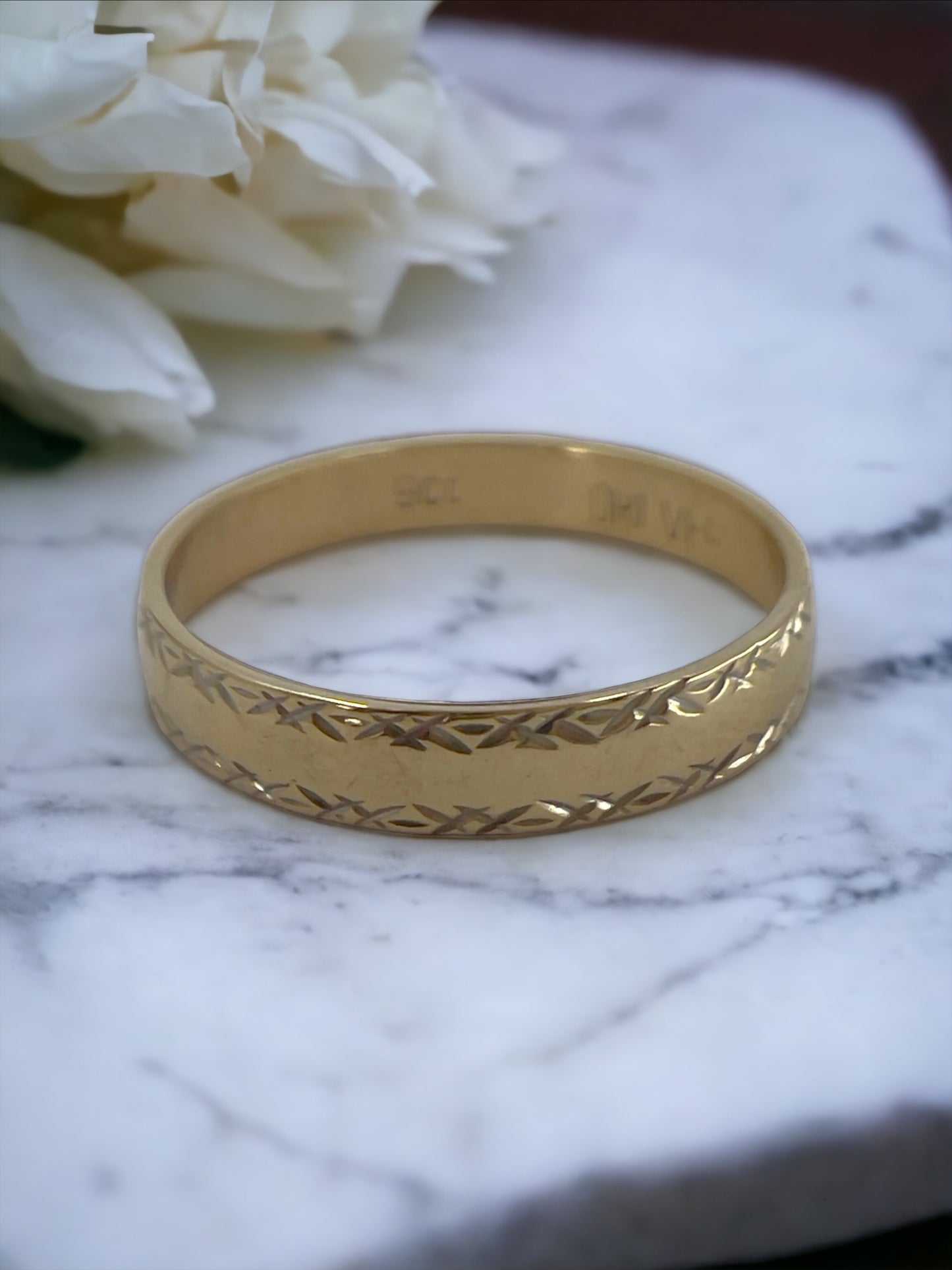 9ct etched band