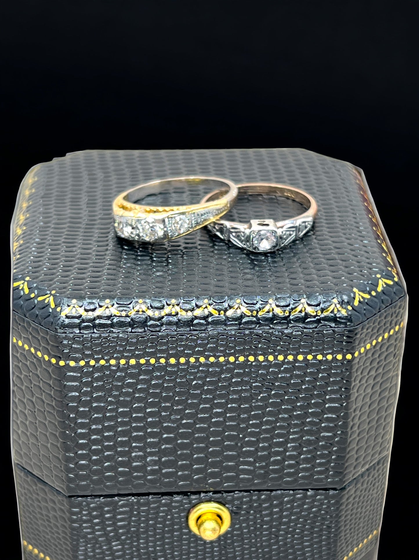 9ct gold white sapphire ring