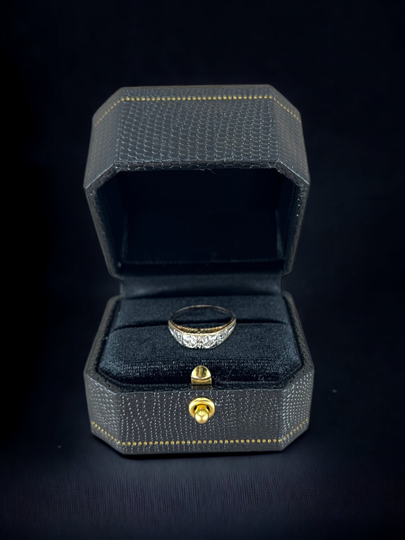 Yellow & white gold diamond ring