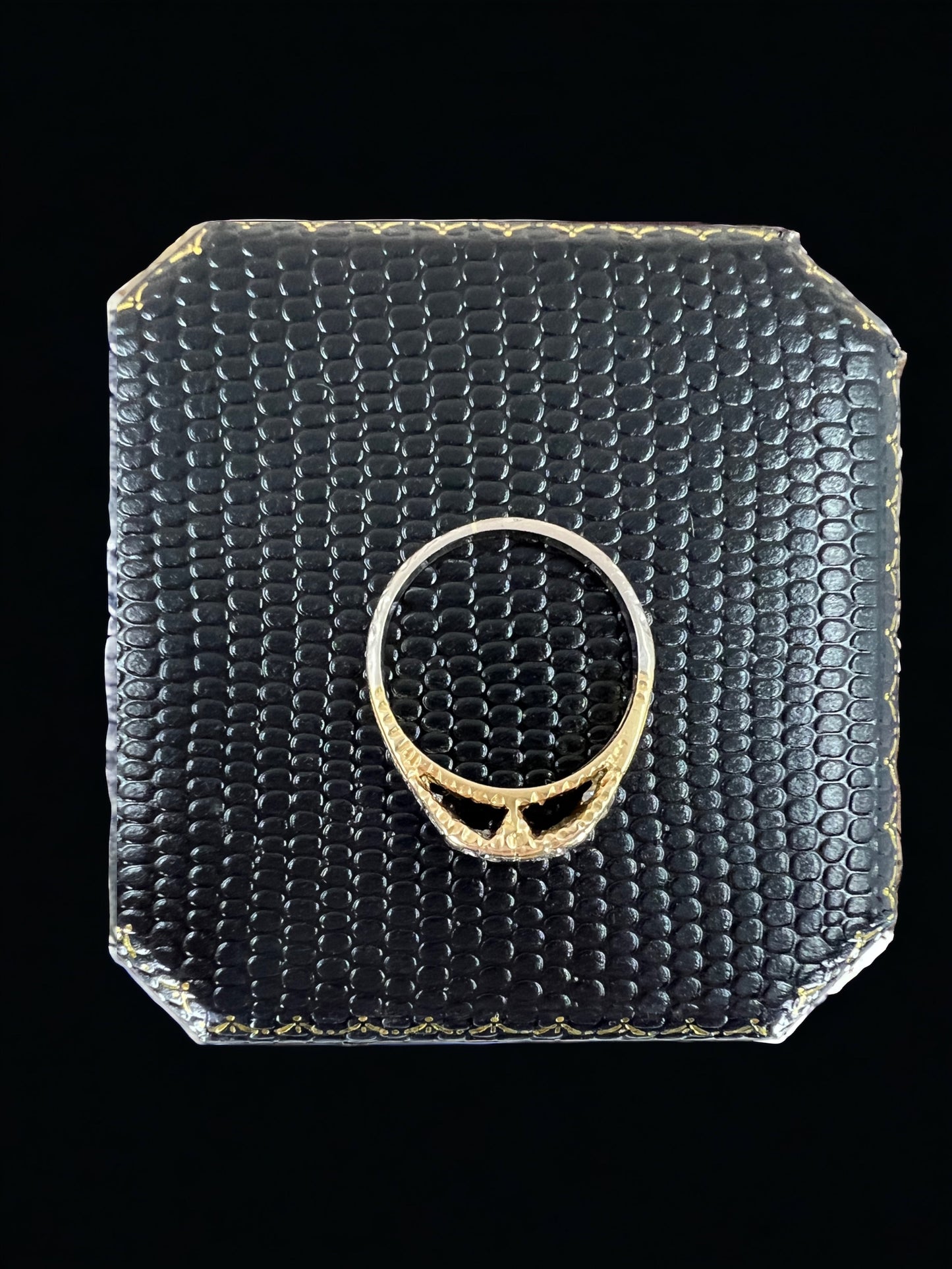 Yellow & white gold diamond ring