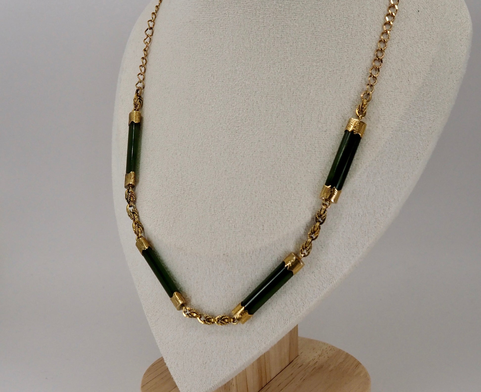 Vintage Nephrite Jade & 9ct Gold Necklace Hudsons Estate Jewellery