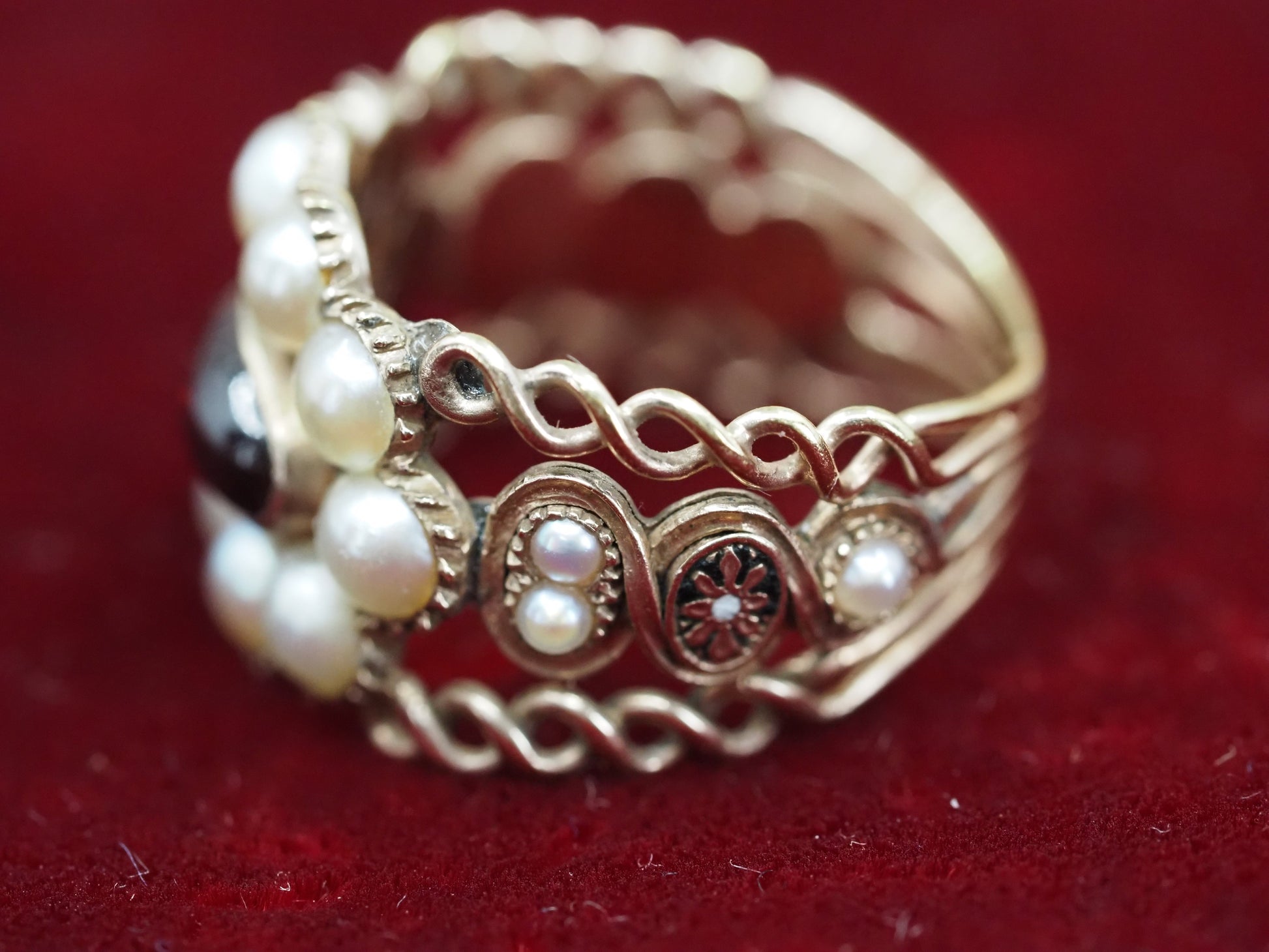 Georgian 15ct Gold, Seed Pearl and Garnet Ring Hudsons Estate Jewellery