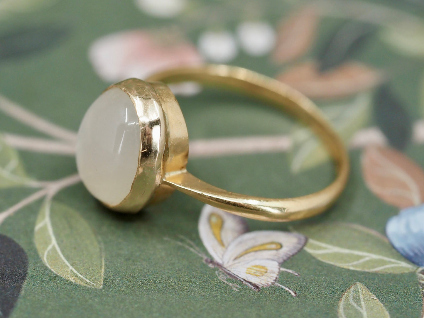 Vintage 18ct Gold and Moonstone Ring Hudsons Estate Jewellery