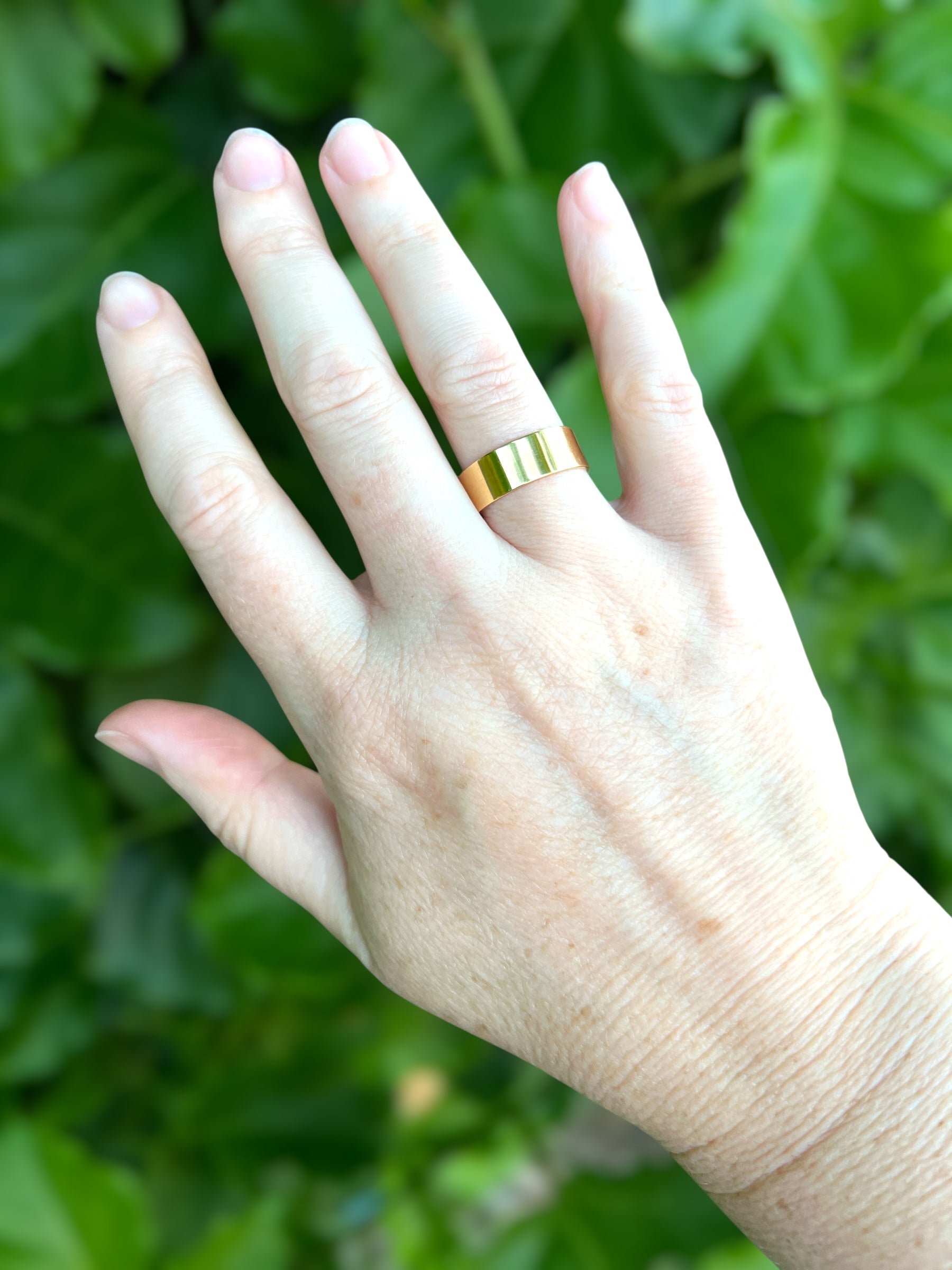 18ct gold wide band ring Hudsons Estate Jewellery