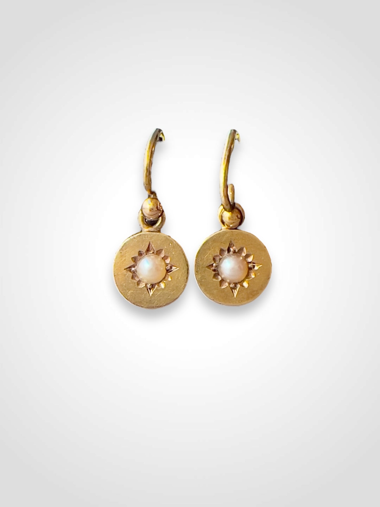 Pearl & gold earrings