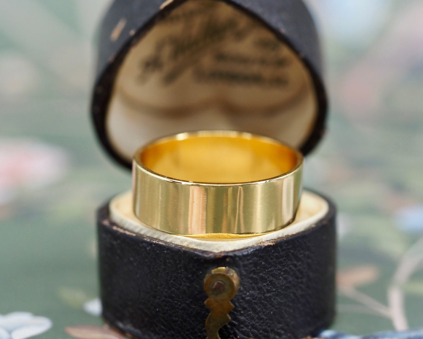 18ct gold wide band ring Hudsons Estate Jewellery