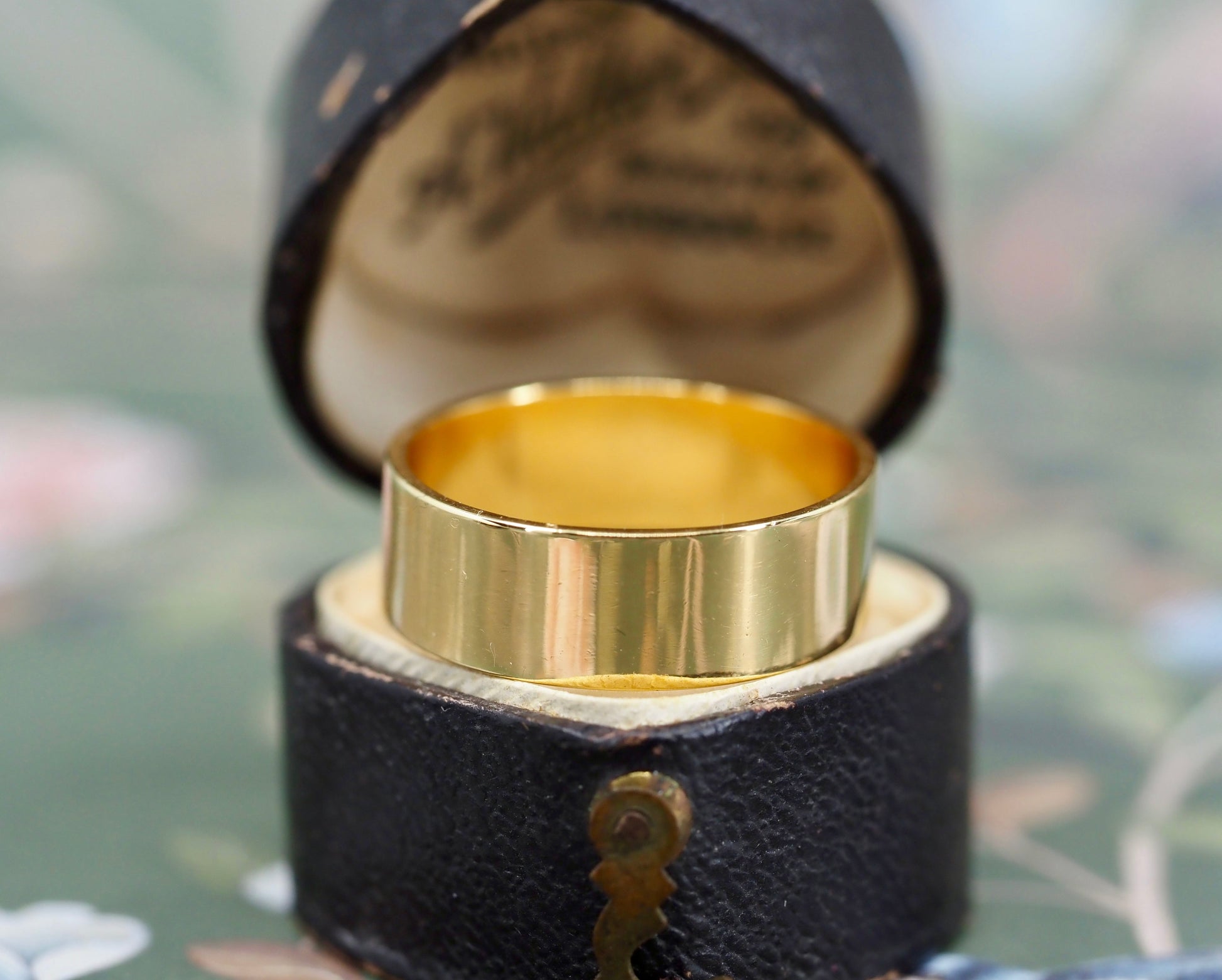 18ct gold wide band ring Hudsons Estate Jewellery