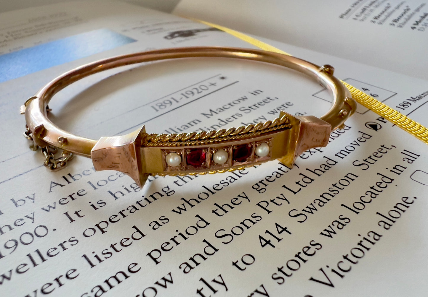 Antique Australian 9ct gold bangle