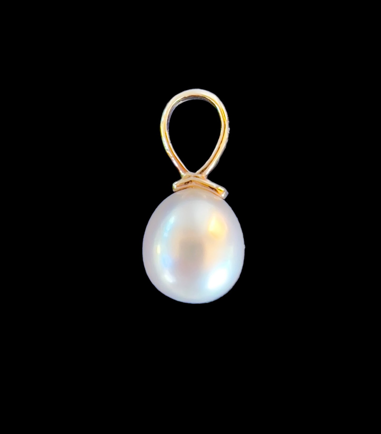 Freshwater pearl pendant