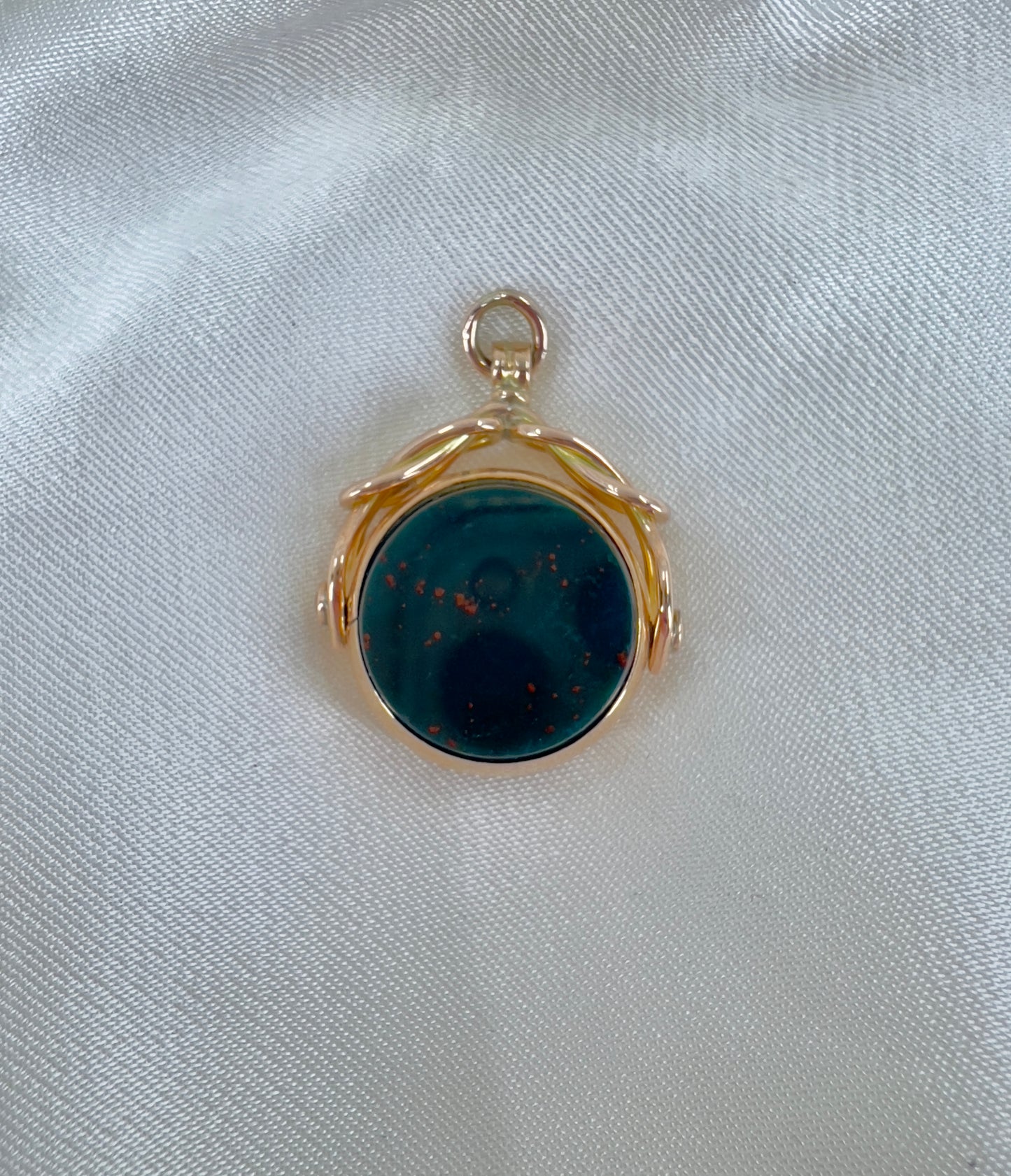 Vintage 9ct gold spinner pendant