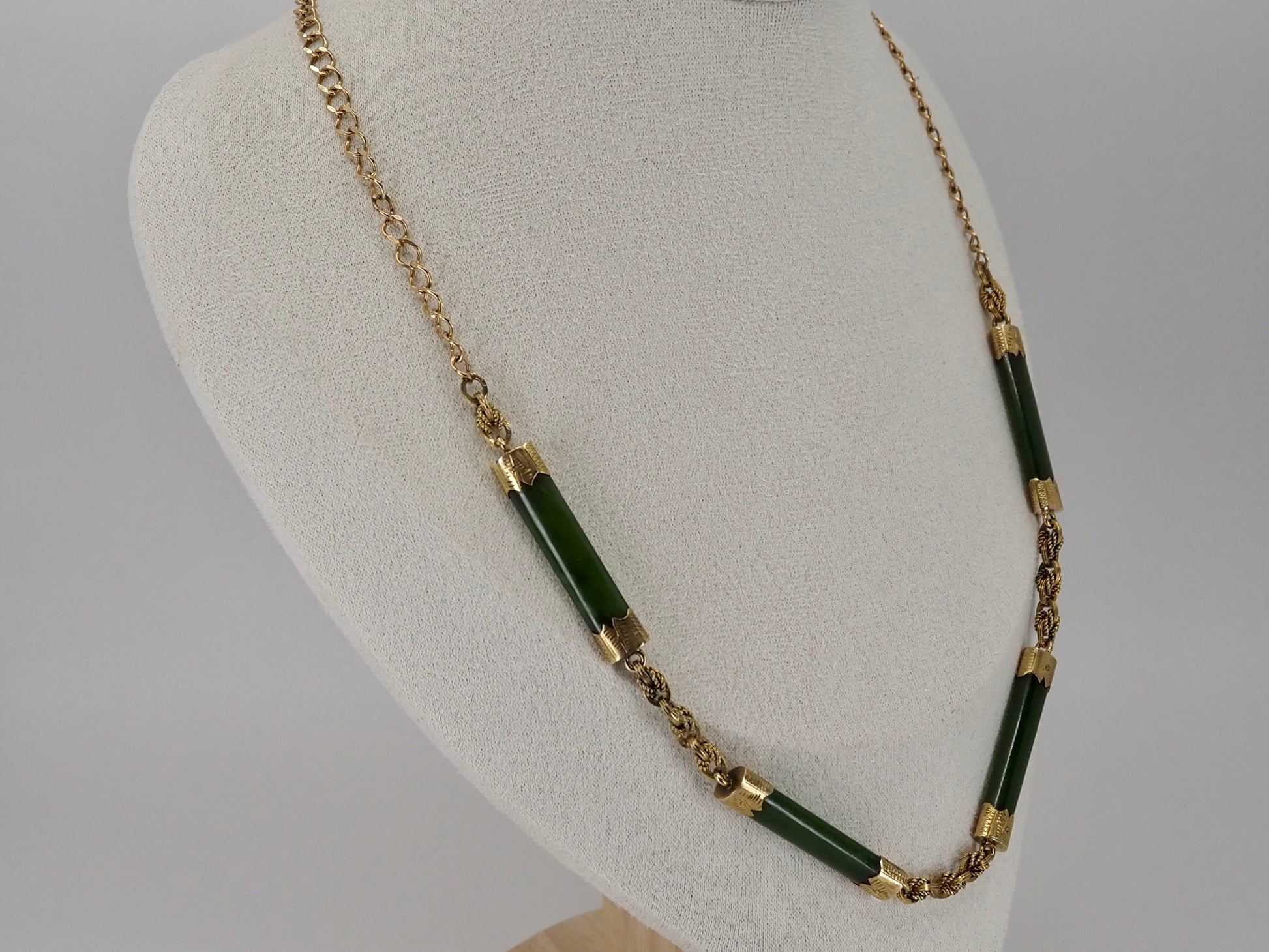 Vintage Nephrite Jade & 9ct Gold Necklace Hudsons Estate Jewellery