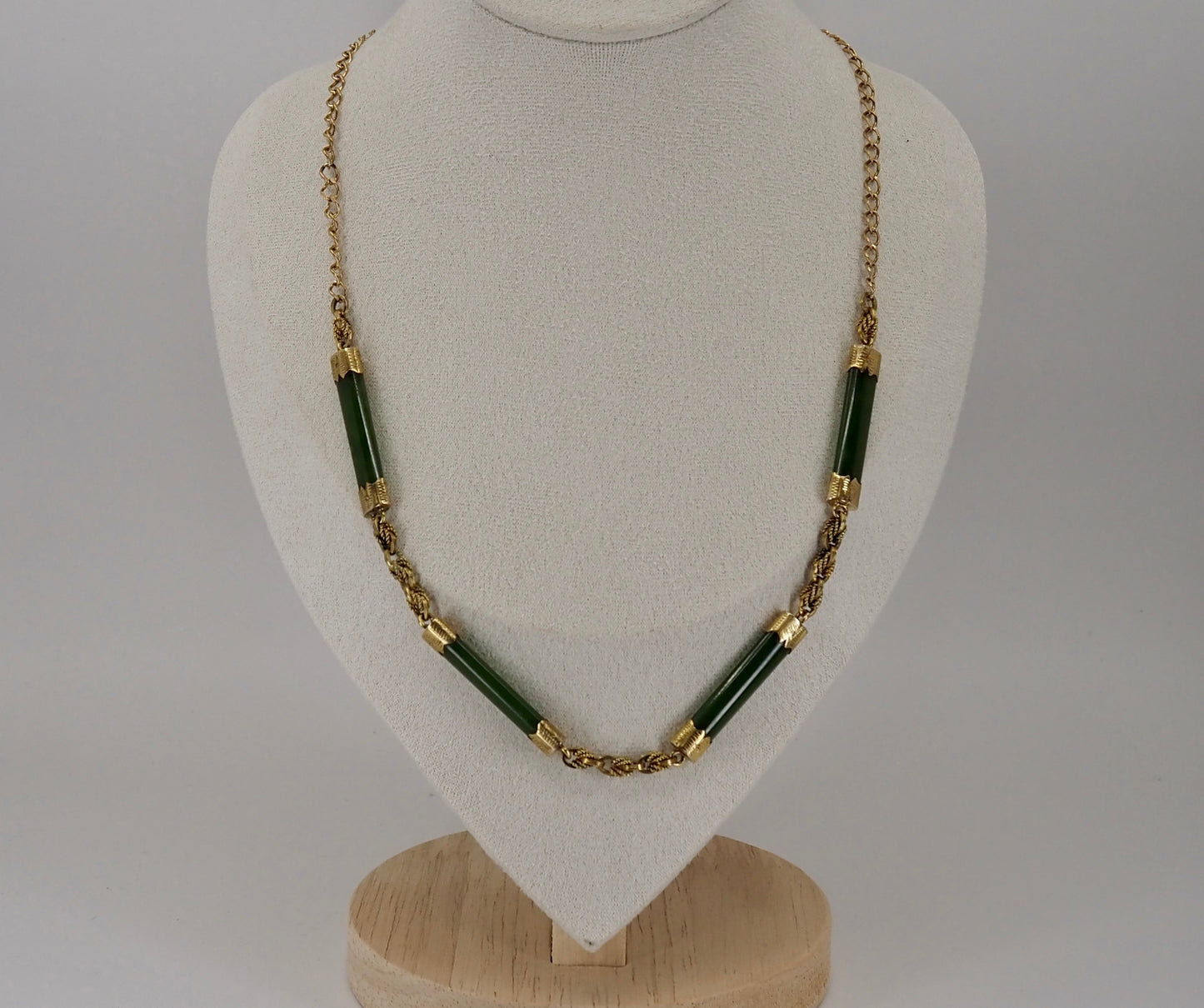Vintage Nephrite Jade & 9ct Gold Necklace Hudsons Estate Jewellery
