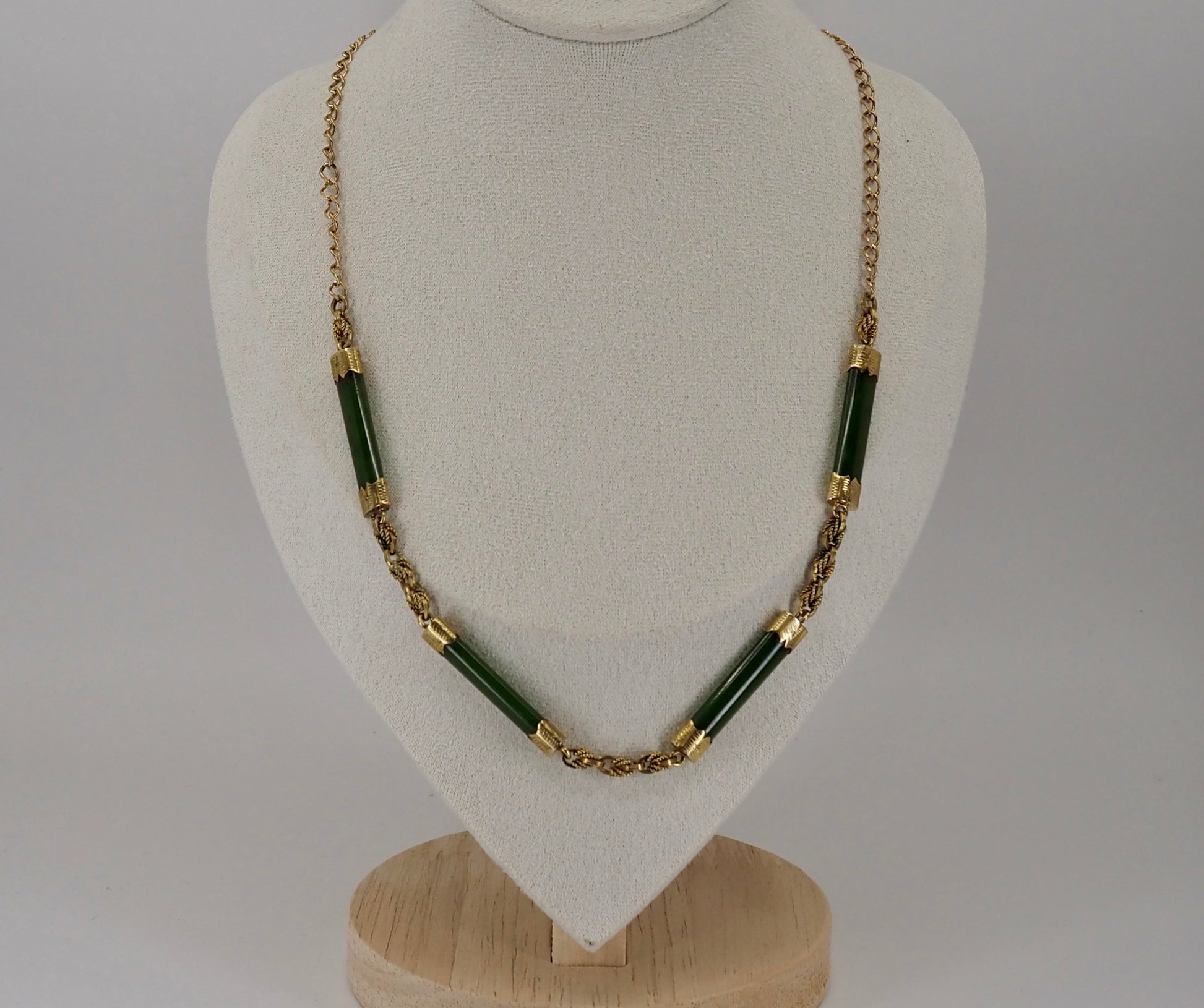 Vintage Nephrite Jade & 9ct Gold Necklace Hudsons Estate Jewellery