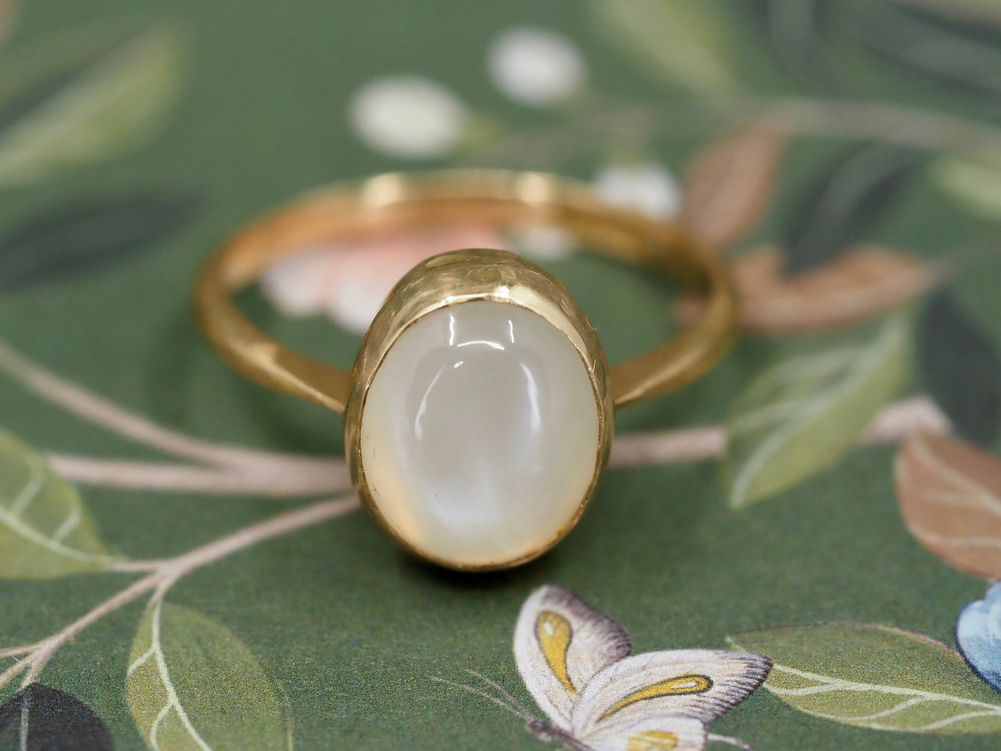 Vintage 18ct Gold and Moonstone Ring Hudsons Estate Jewellery