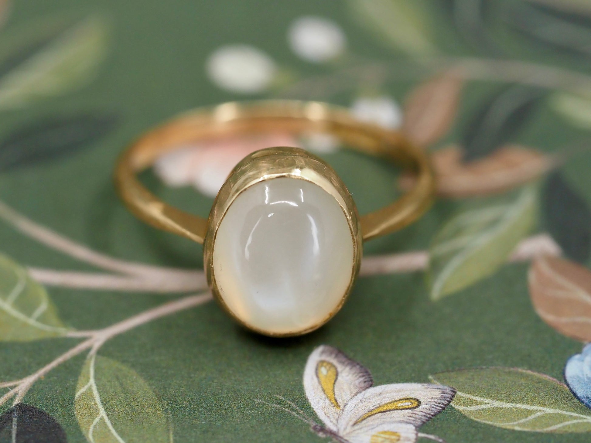 Vintage 18ct Gold and Moonstone Ring Hudsons Estate Jewellery