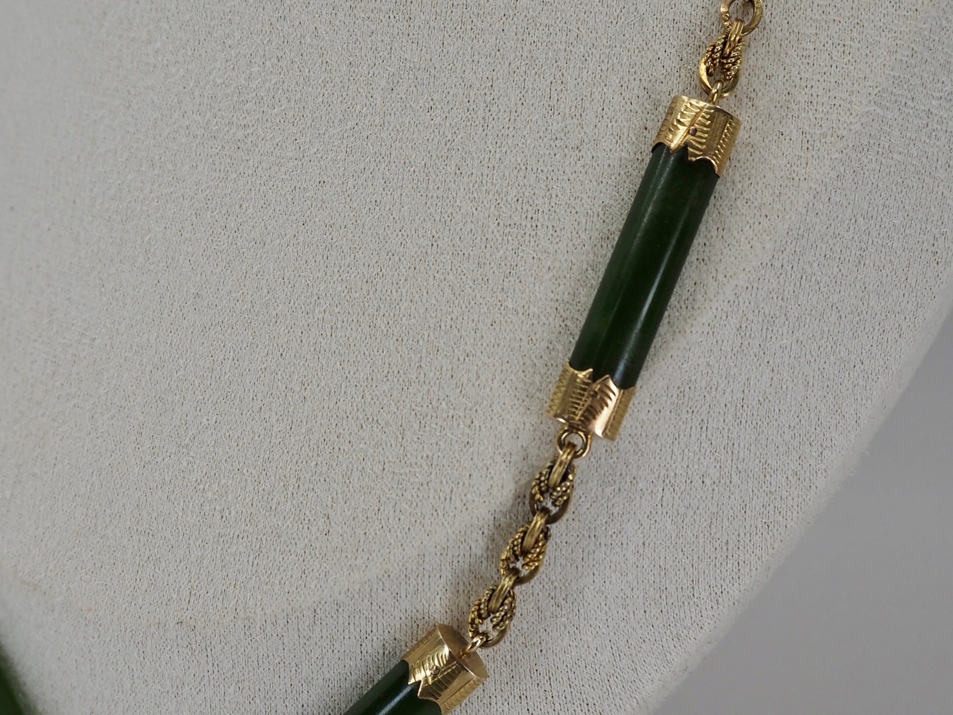Vintage Nephrite Jade & 9ct Gold Necklace Hudsons Estate Jewellery