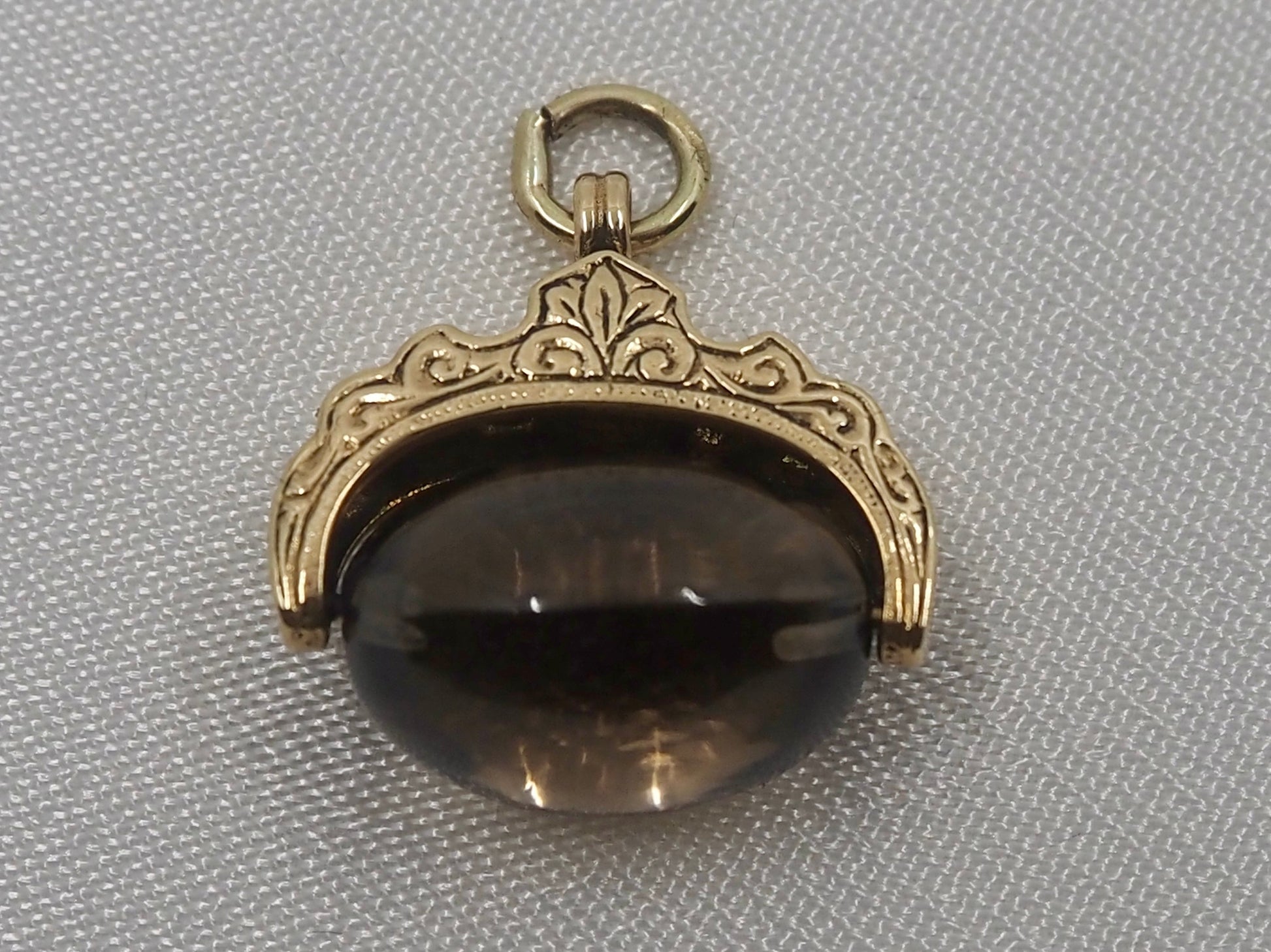 9ct Yellow Gold Spinner Pendant Hudsons Estate Jewellery
