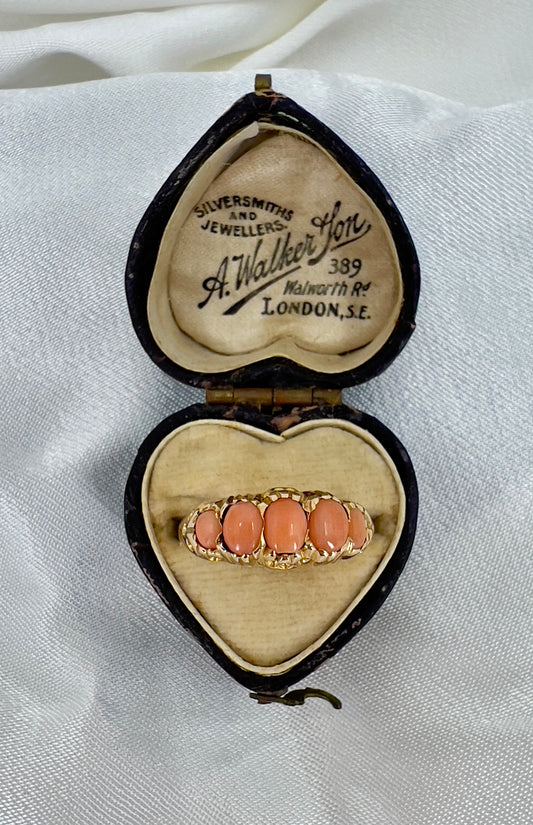 Antique coral & 15ct gold ring