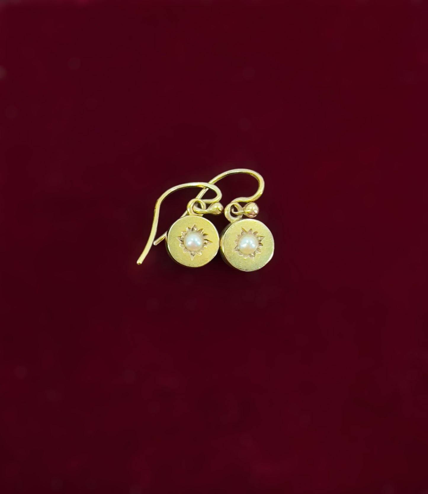 Pearl & gold earrings