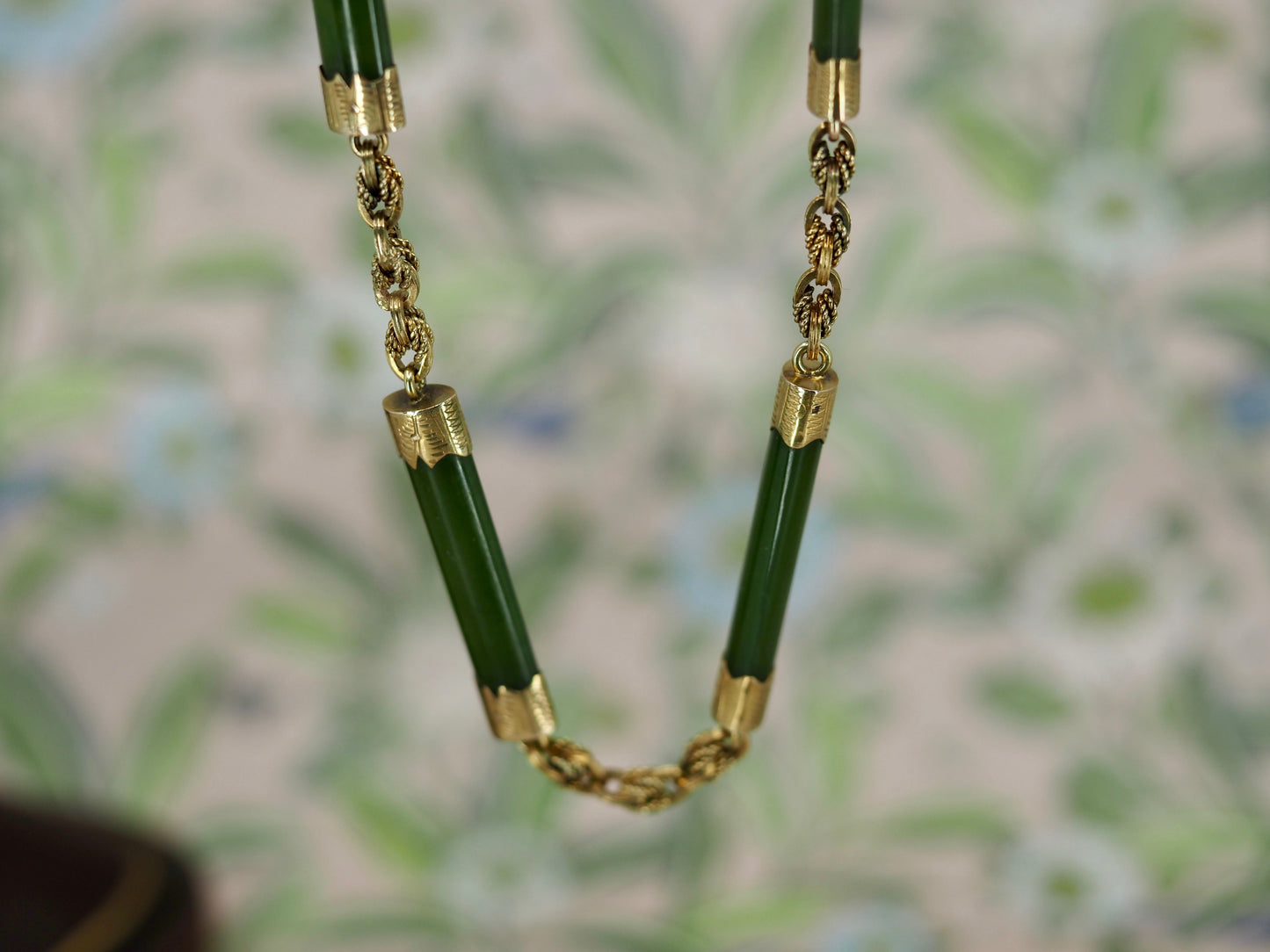 Vintage Nephrite Jade & 9ct Gold Necklace Hudsons Estate Jewellery