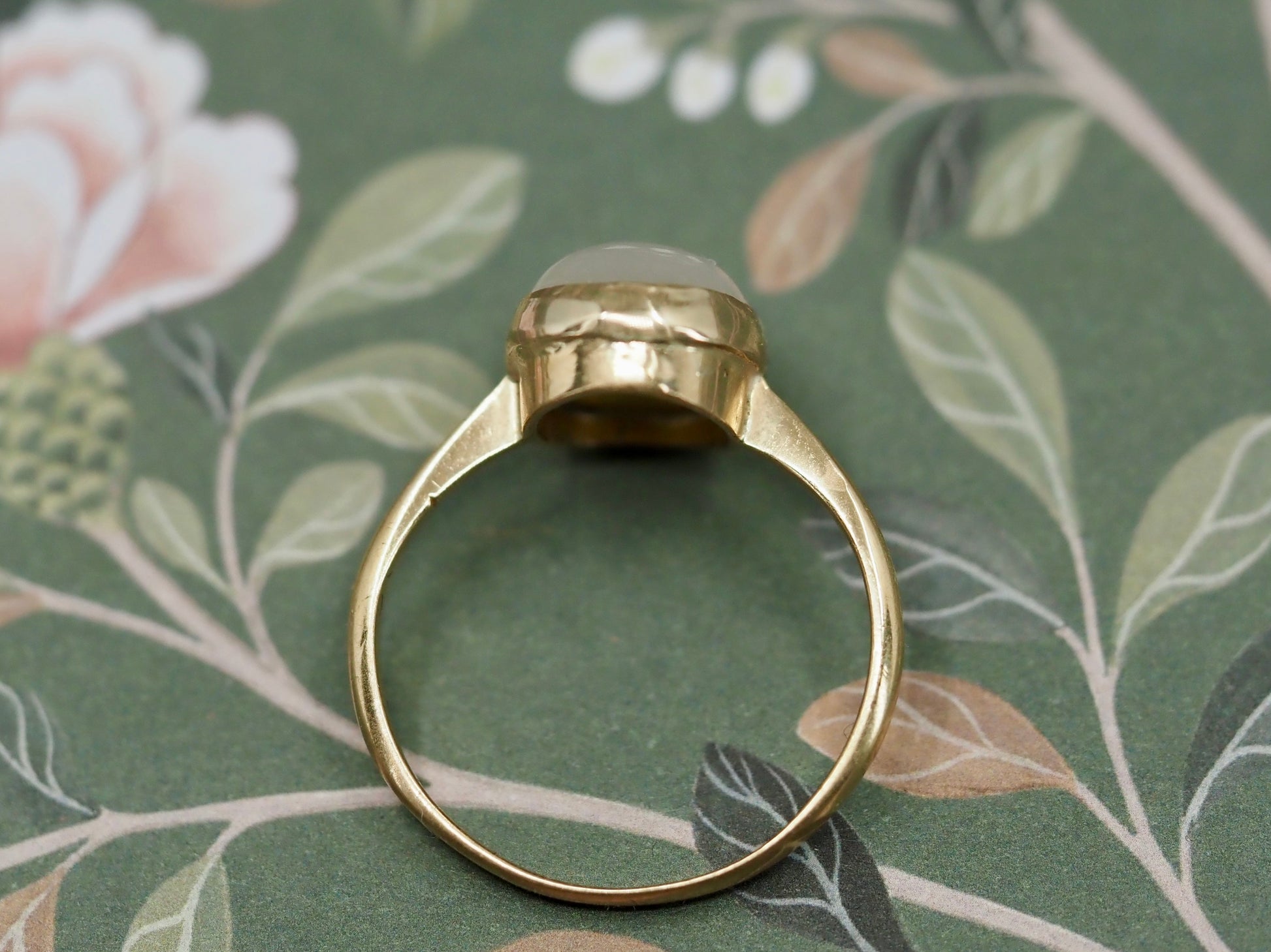Vintage 18ct Gold and Moonstone Ring Hudsons Estate Jewellery