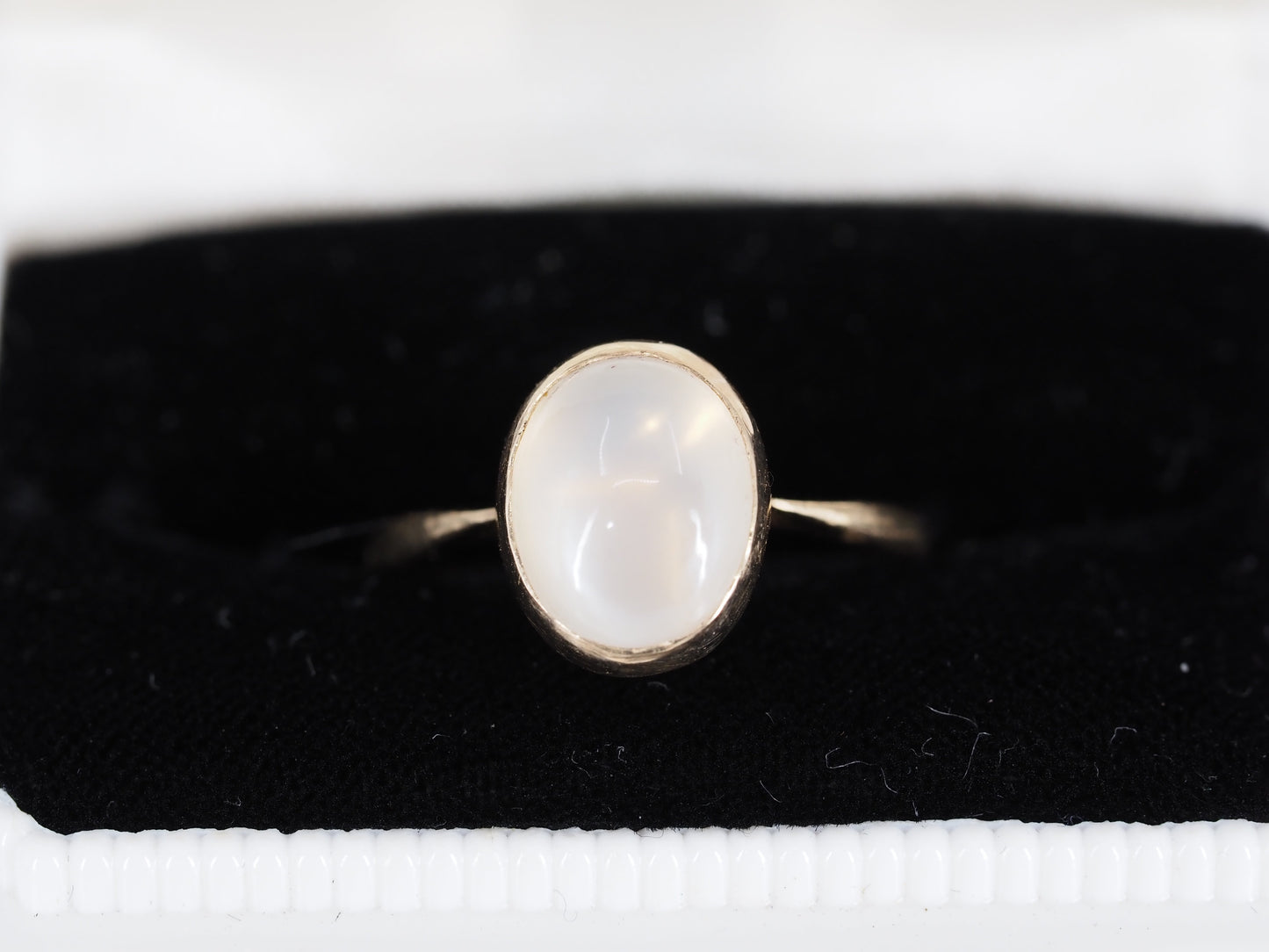 Vintage 18ct Gold and Moonstone Ring Hudsons Estate Jewellery