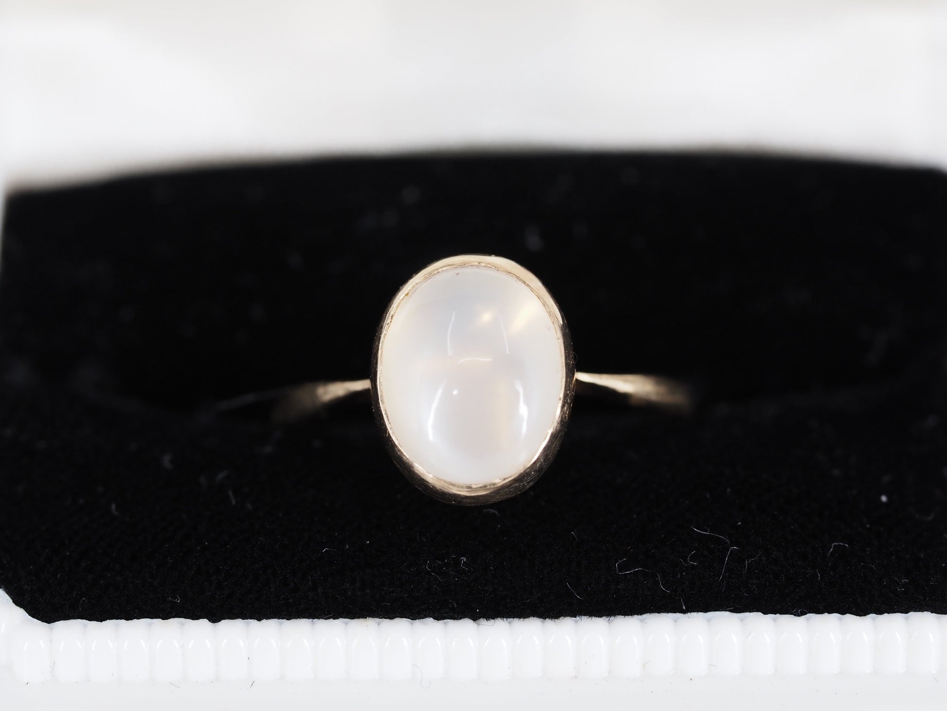 Vintage 18ct Gold and Moonstone Ring Hudsons Estate Jewellery