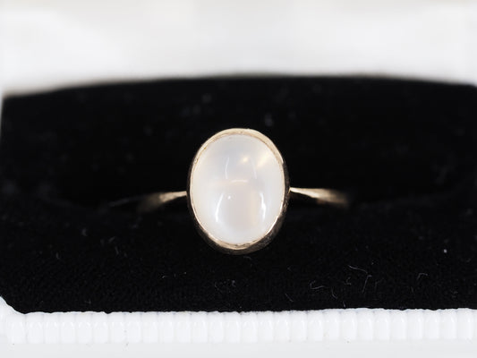 Vintage 18ct Gold and Moonstone Ring Hudsons Estate Jewellery