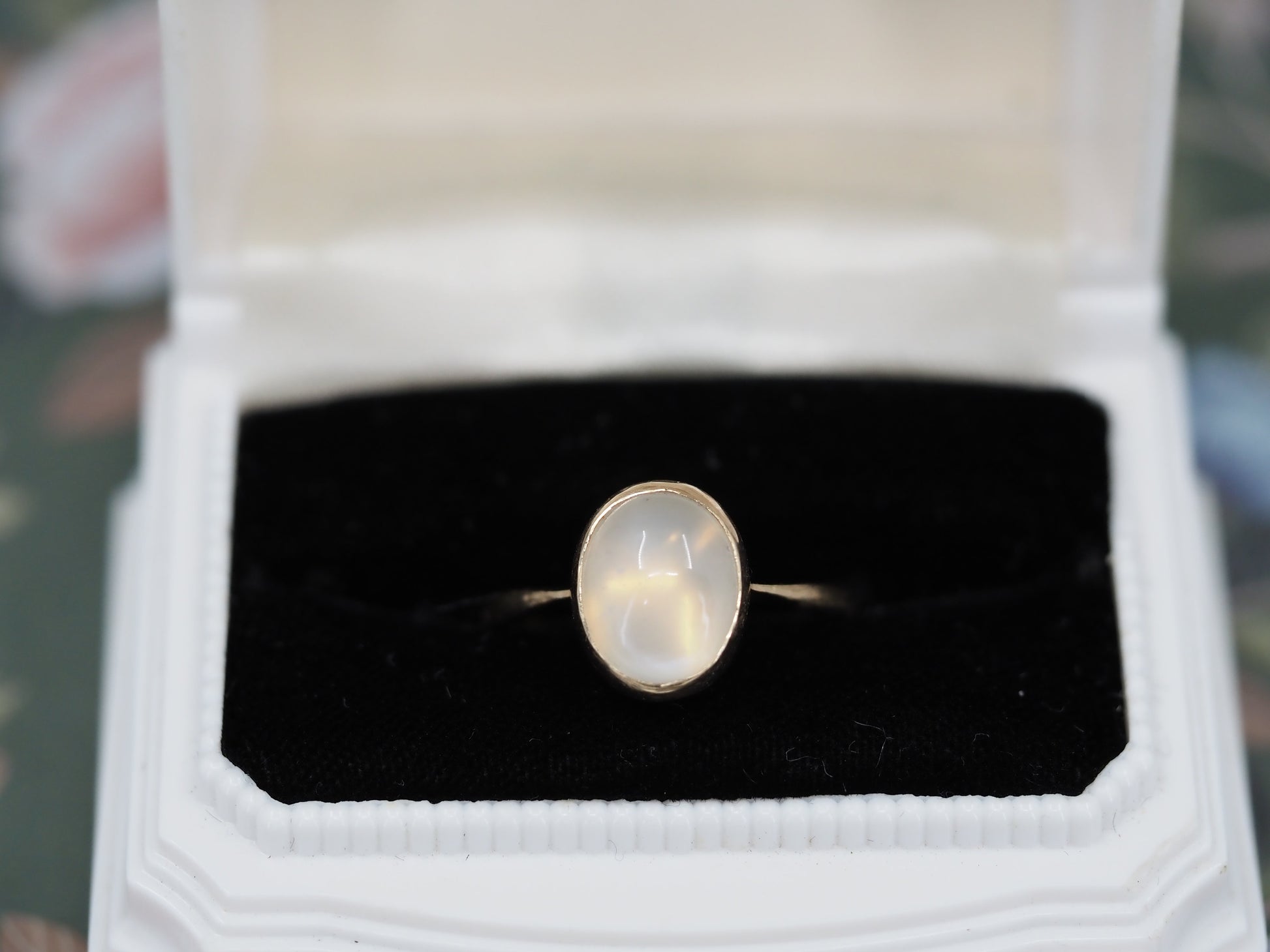 Vintage 18ct Gold and Moonstone Ring Hudsons Estate Jewellery