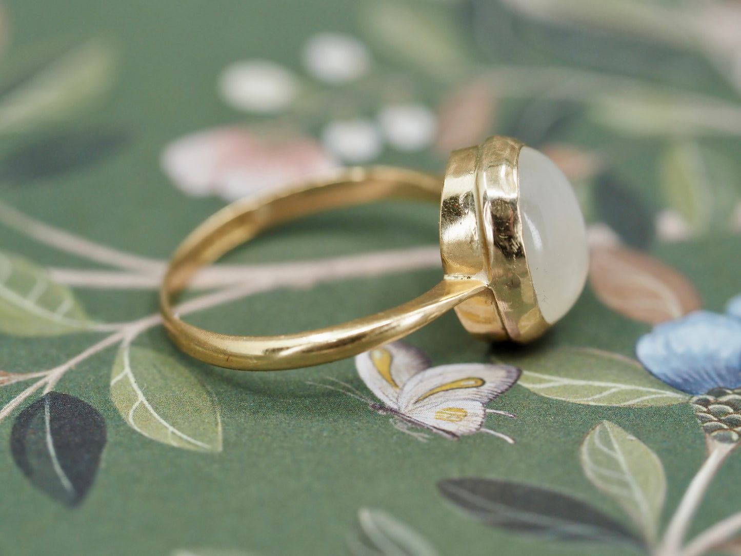 Vintage 18ct Gold and Moonstone Ring Hudsons Estate Jewellery