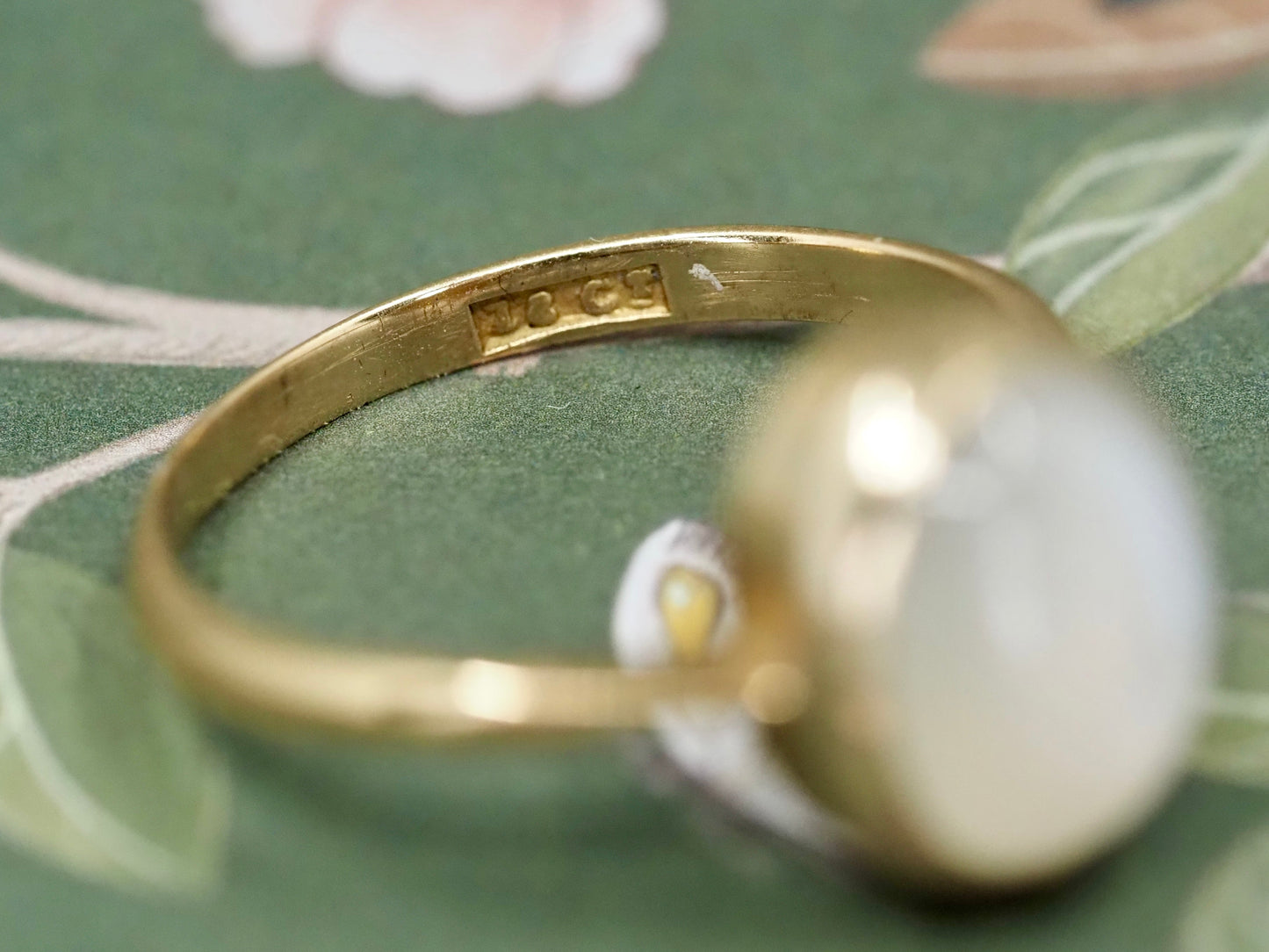 Vintage 18ct Gold and Moonstone Ring Hudsons Estate Jewellery