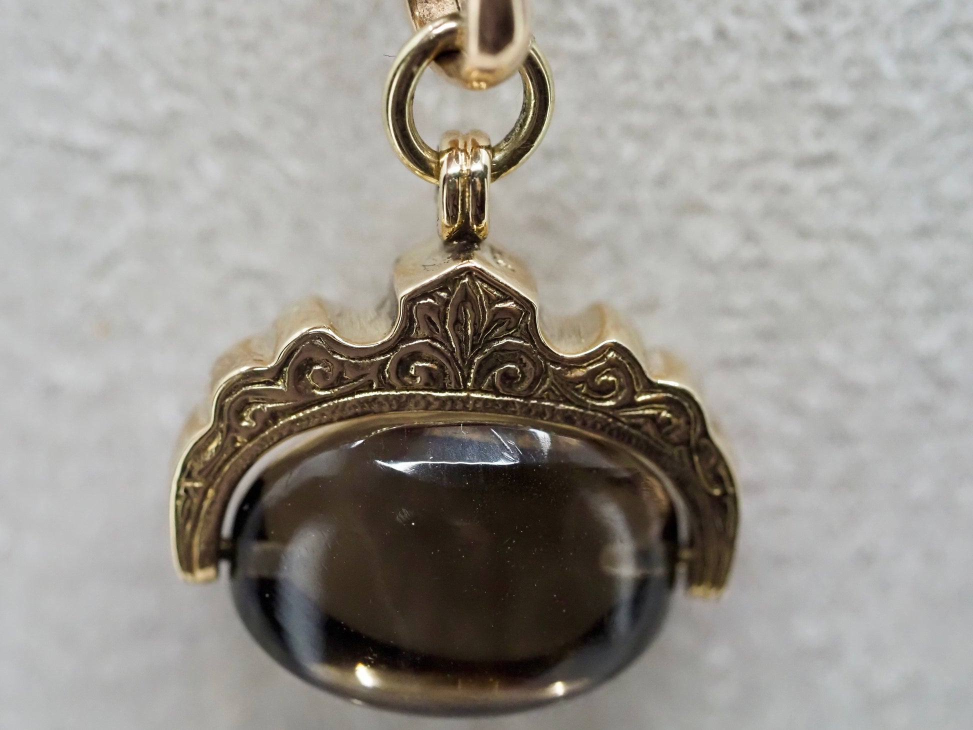 9ct Yellow Gold Spinner Pendant Hudsons Estate Jewellery