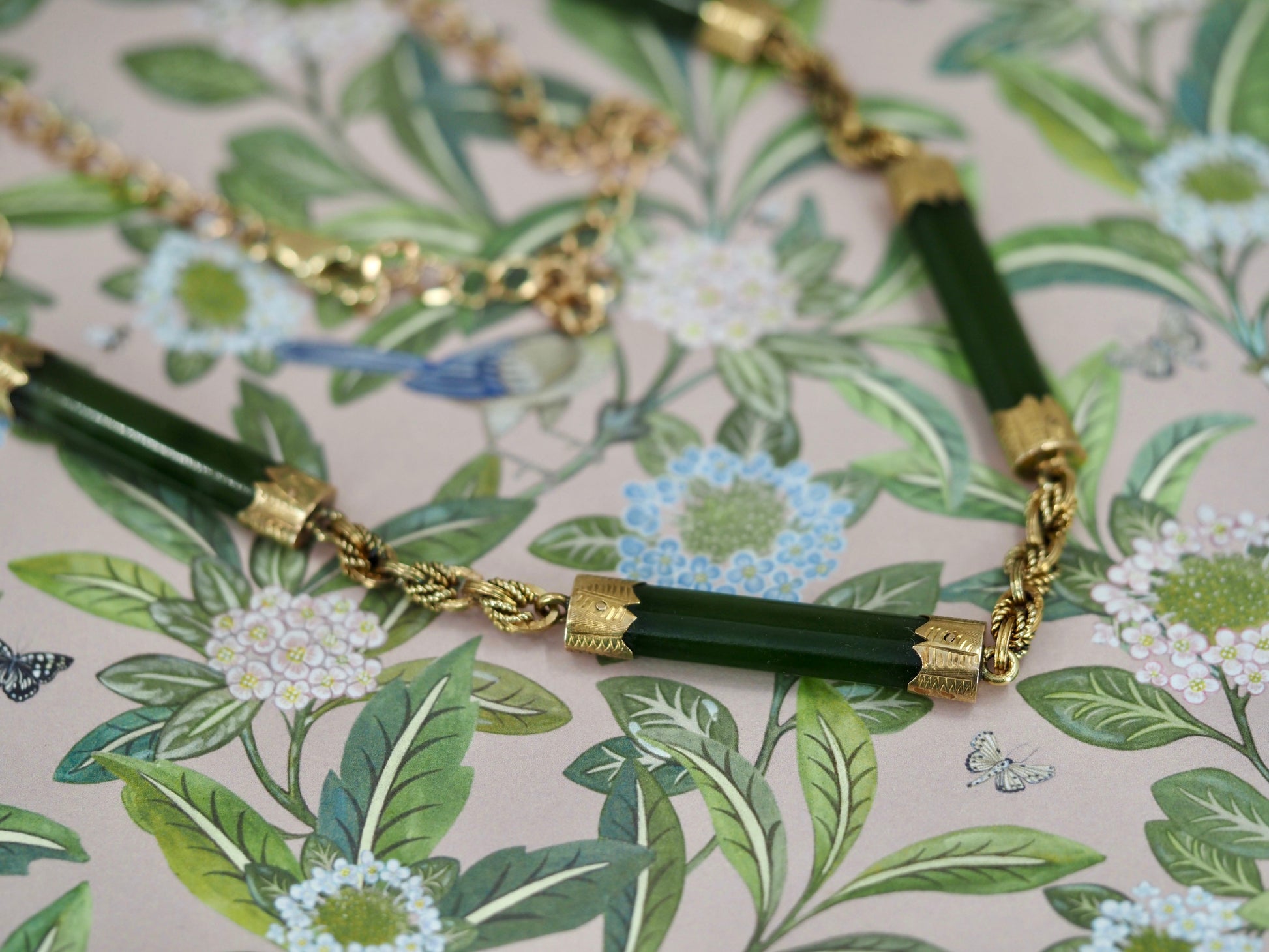 Vintage Nephrite Jade & 9ct Gold Necklace Hudsons Estate Jewellery