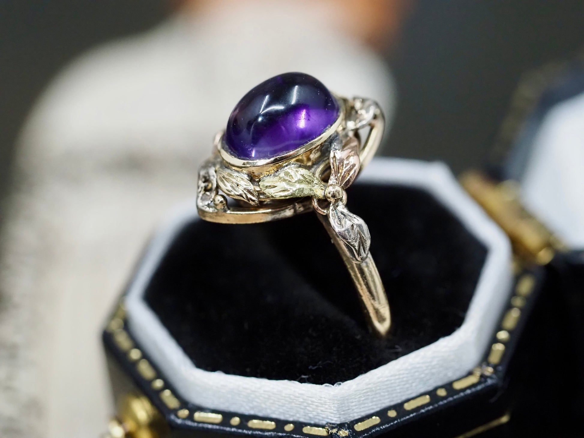 Australian Arts & Crafts Amethyst & 9ct Gold Ring Hudsons Estate Jewellery