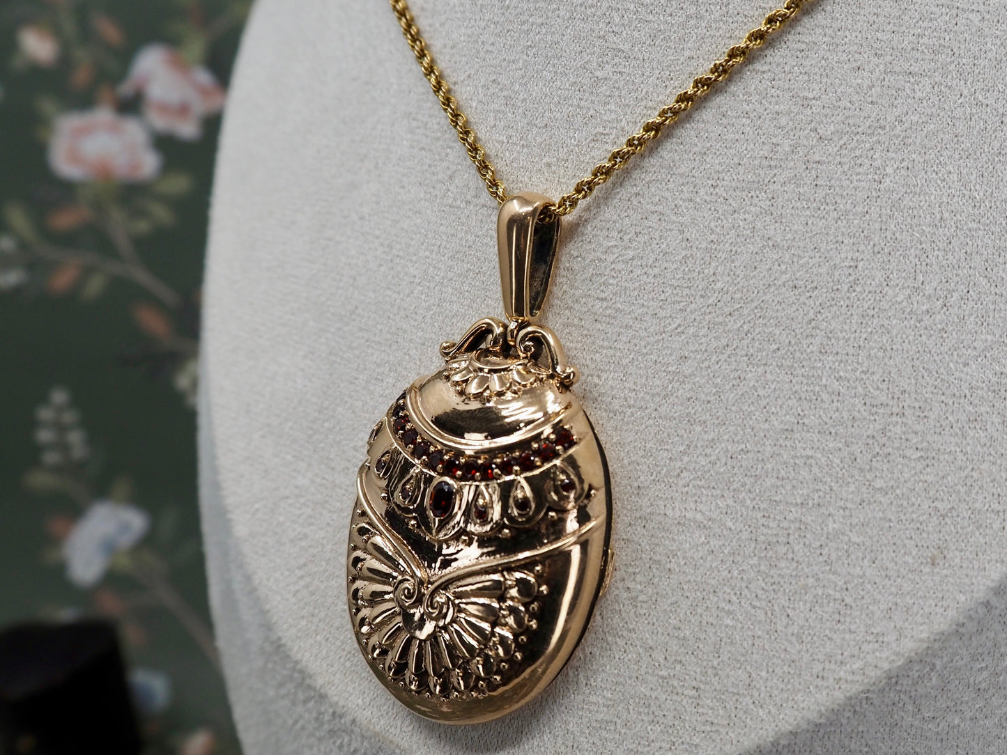 Vintage Garnet and 9ct Gold Locket Hudsons Estate Jewellery